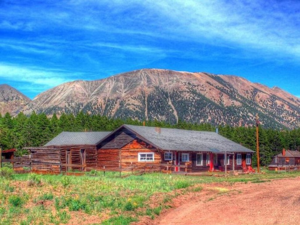 Once a bustling spot for tourists, Uptop in Colorado has been a ghost town since the 60s. Photo: TopTenRealEstateDeals.com Archives