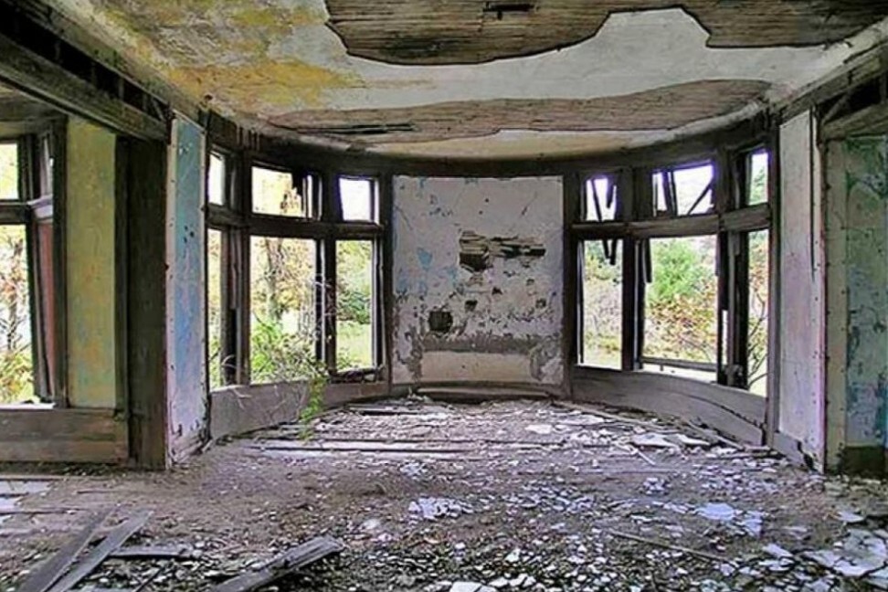 The abandoned house is on the market for US$495,000. Photo: TopTenRealEstateDeals.com Archives