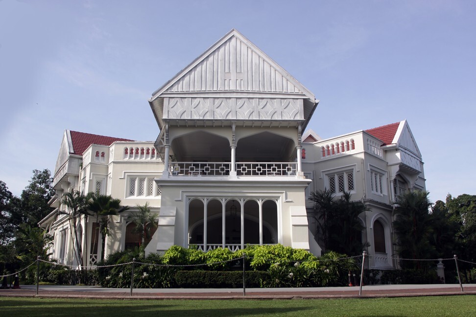 What is The Singapore Grip? Meaning explained