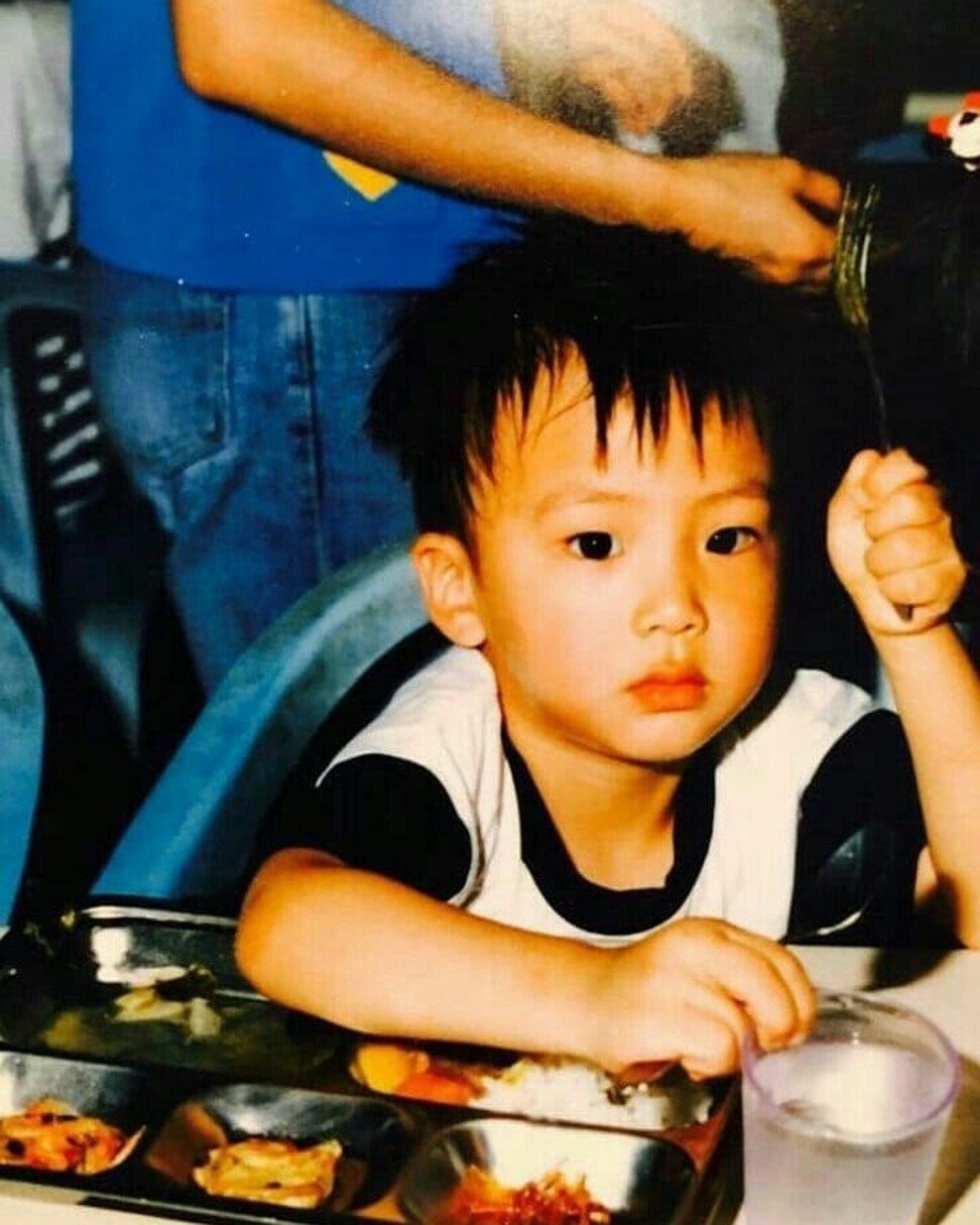Jin do BTS em sua infância. Foto: @ bangtanworldborahae / Instagram