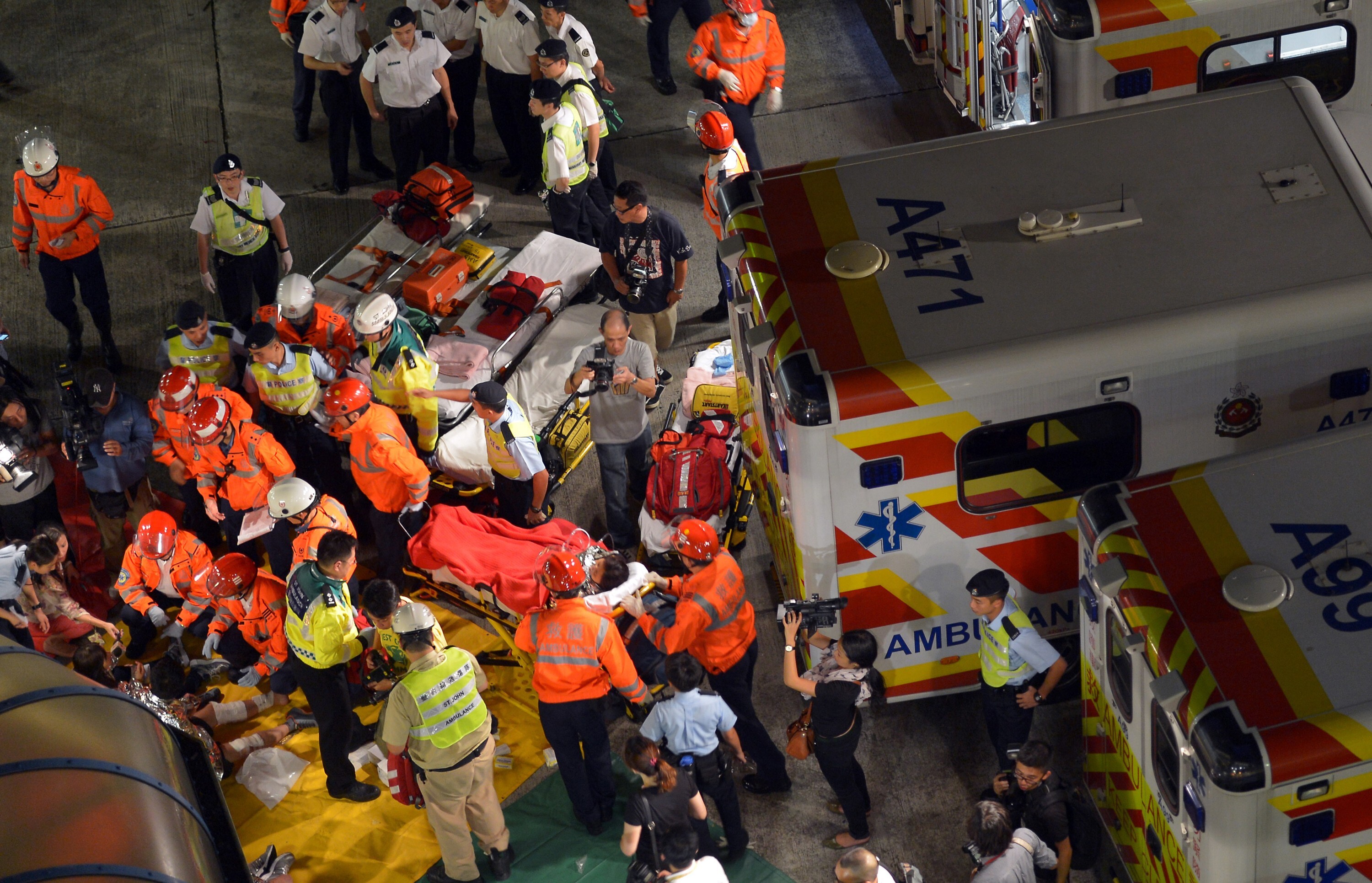 Rescuers work to carry victims to hospitals after the Sea Smooth ferry rammed into the Lamma IV off the coast of Lamma Island in 2012. Photo: Xinhua