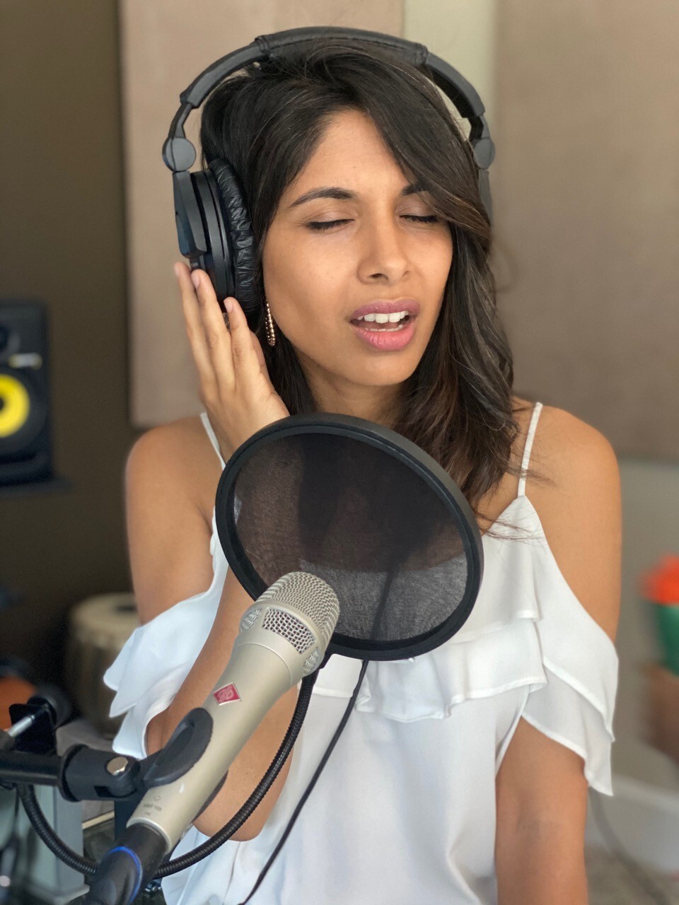 TikTok-famous singer-songwriter Sheena Melwani has ‘The Real Indian Dad’ to thank for her fame. But who is he really? Photo: Sheena Melwani