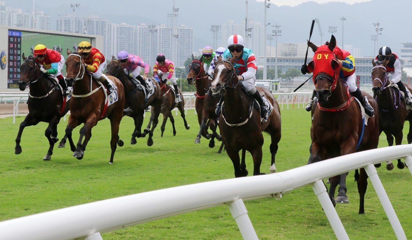 Antoine Hamelin (right) wins on Goko at Sha Tin this season.