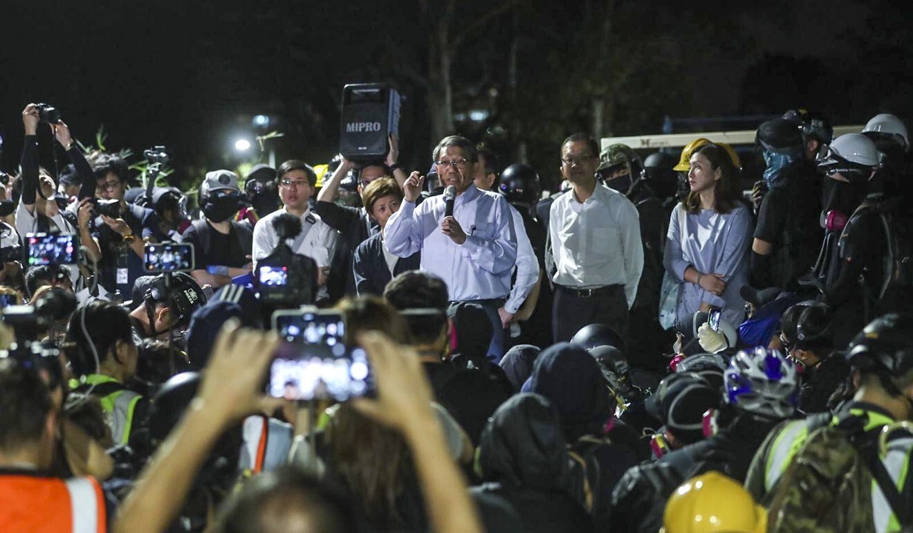 Rocky Tuan (centre) meets protesters on campus after clashes with police. Photo: Sam Tsang