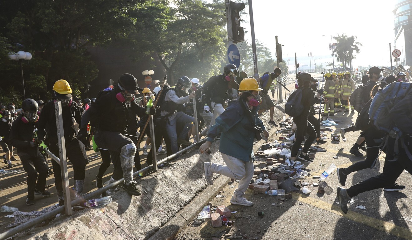 Protesters clash with police around Polytechnic University on November 18, 2019. Photo: Sam Tsang