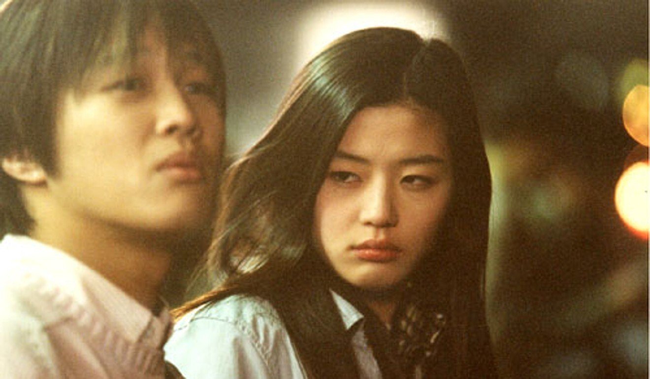 Cha Tae-hyun (left) and Jun Ji-hyun in a still from My Sassy Girl (2001). Photo: Handout
