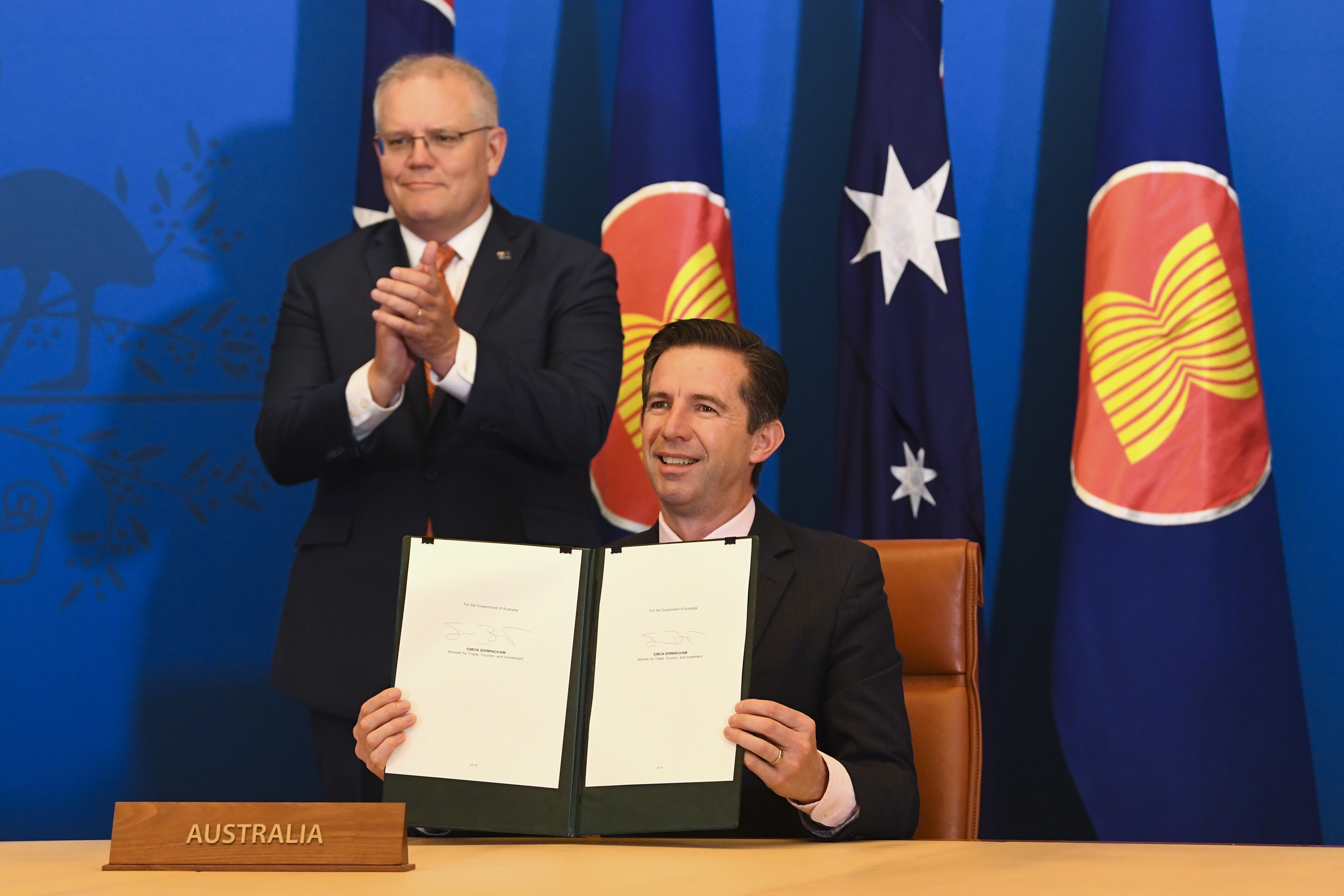 Australian Trade Minister Simon Birmingham (right) and Prime Minister Scott Morrison at the Regional Comprehensive Economic Partnership signing ceremony in Canberra on November 15. America’s closest allies, such as Australia, have forged ahead with the Comprehensive and Progressive Agreement for Trans-Pacific Partnership and RCEP without US participation. Photo: EPA-EFE