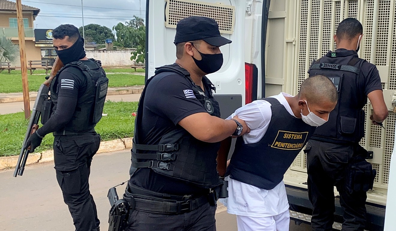 Rafael Lima da Costa, who confessed to killing Japanese woman Hitomi Akamatsu, 43, is escorted by a police officer in Abadiania, Brazil on Thursday. Photo: Reuters