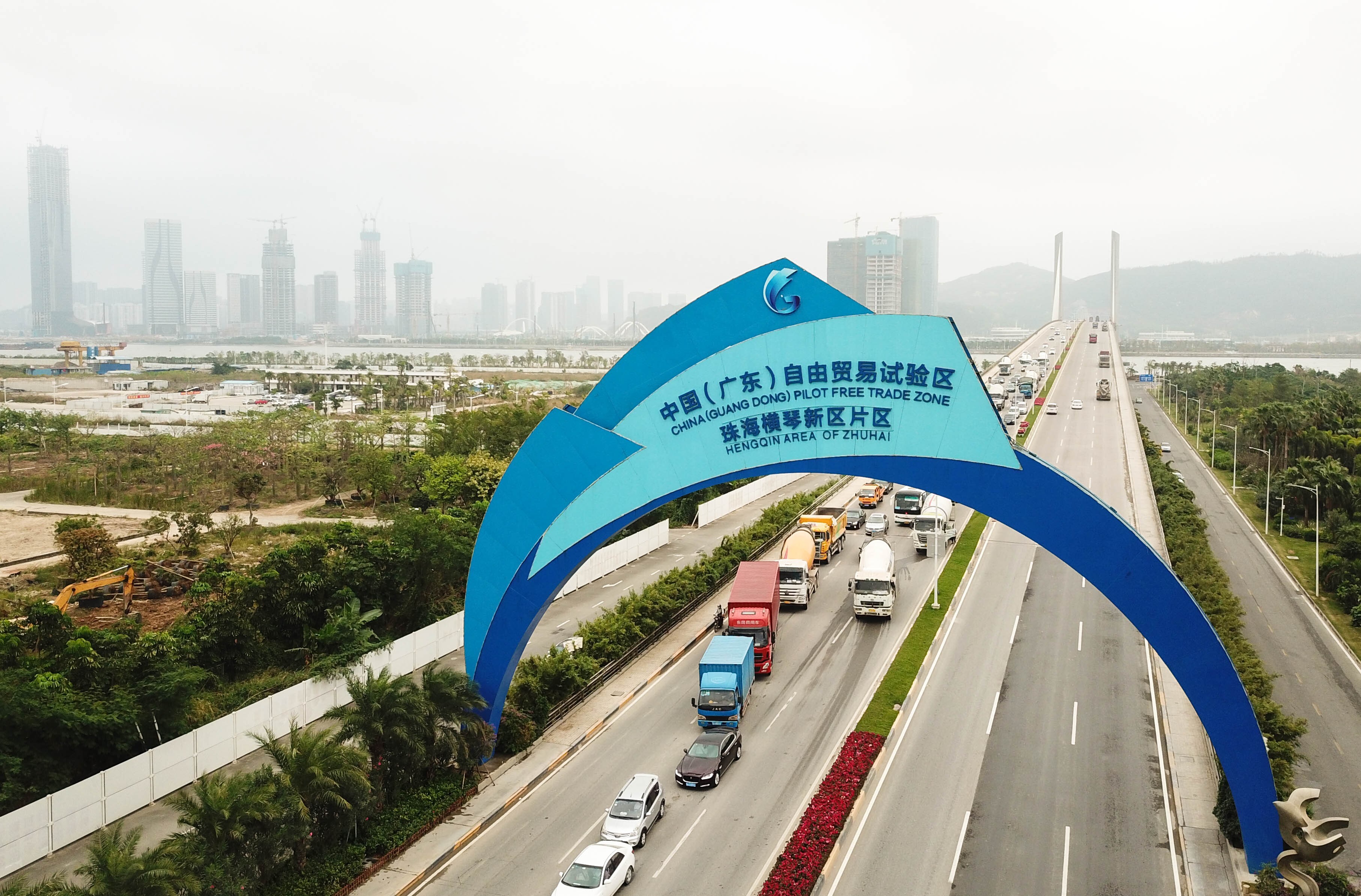 Vehicles run on the Hengqin Bridge in Zhuhai’s free trade zone located in southern Guangdong province in November 2018. Photo: Xinhua
