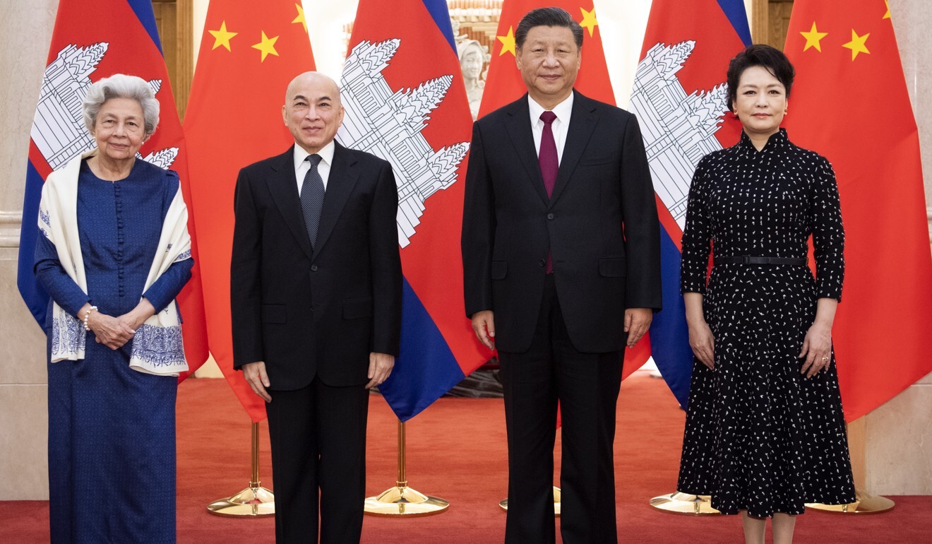 Cambodian Queen Mother Norodom Monineath Sihanouk and Cambodian King Norodom Sihamoni meet Chinese President Xi Jinping and his wife Peng Liyuan in Beijing on November 6. Photo: Xinhua