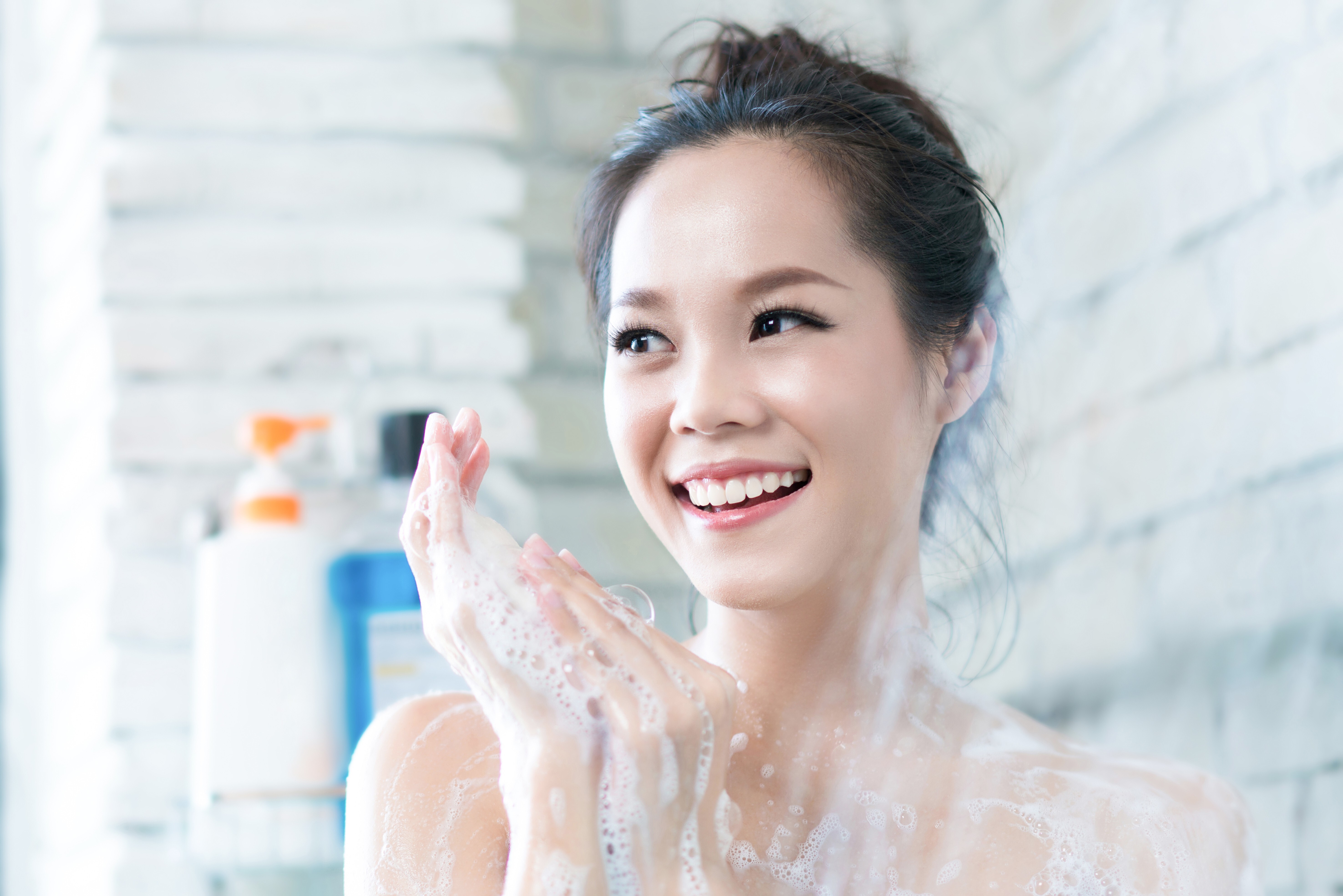 Cleansing twice a day is the starting point for achieving glass skin.