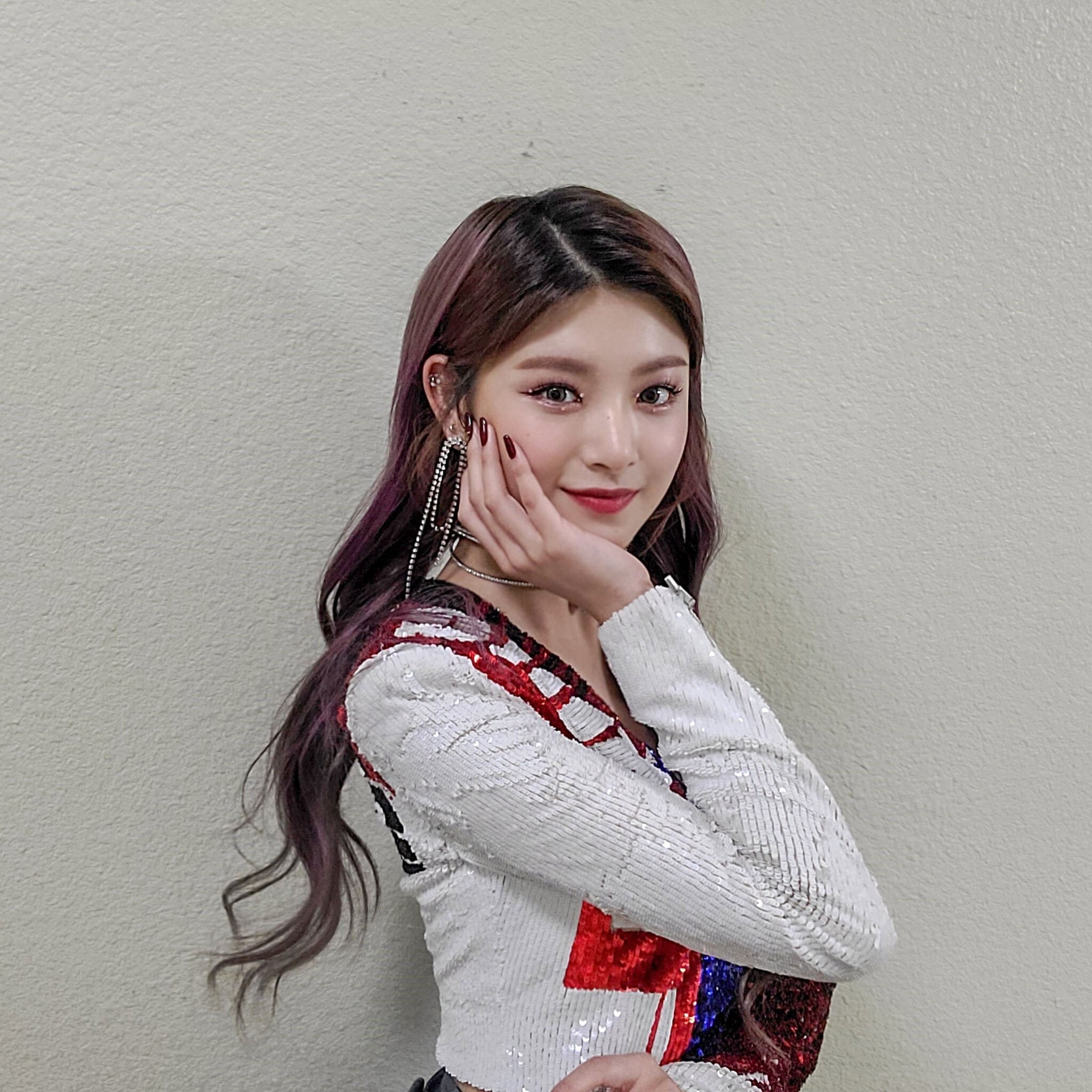 K-POP・アジア EVERGLOW Everglow - Wikipedia