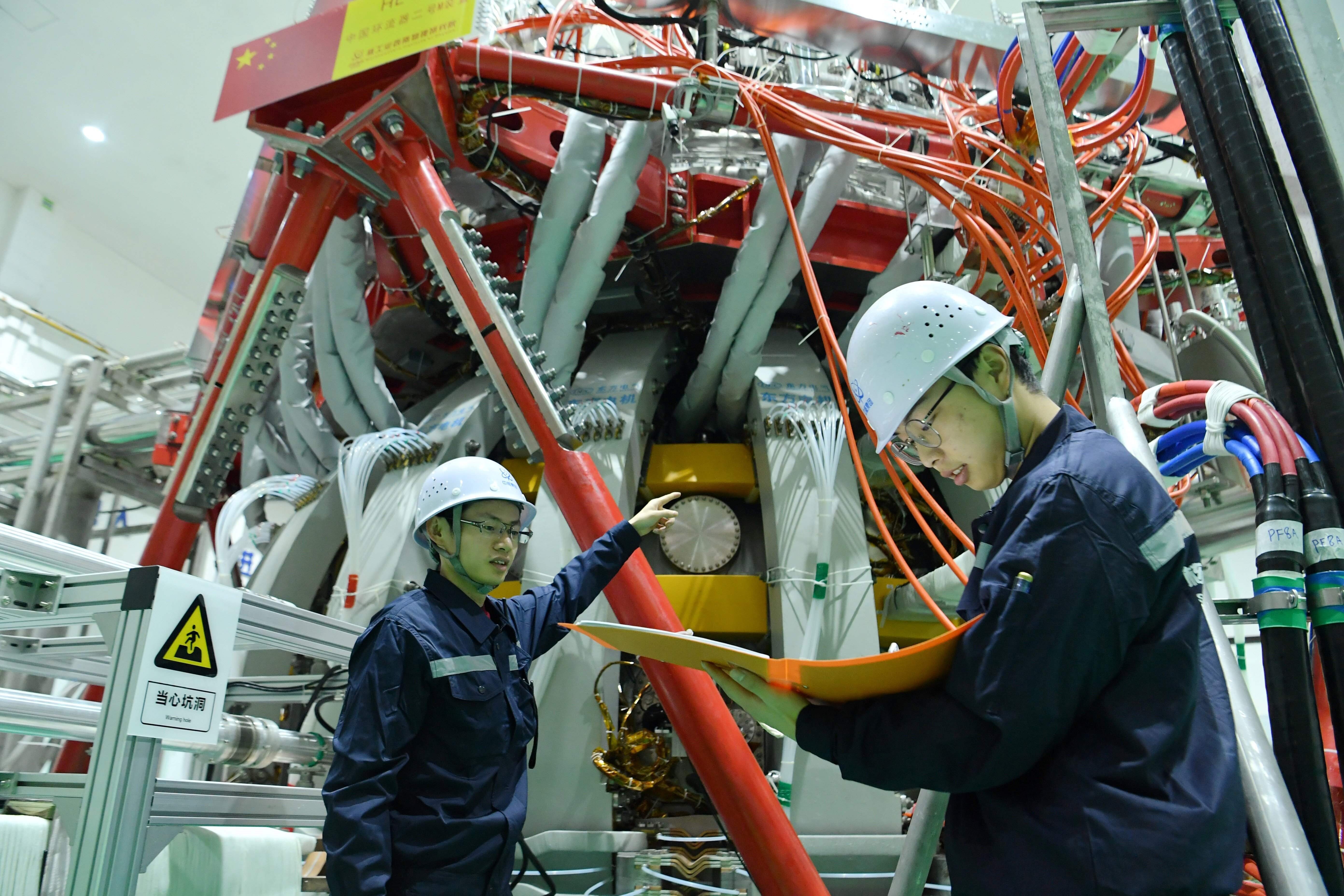 Китай искусственные. Реактор hl-2m Tokamak. Hl-2m токамак. Реактор Китай токамак. Hl-2m Tokamak Reactor.