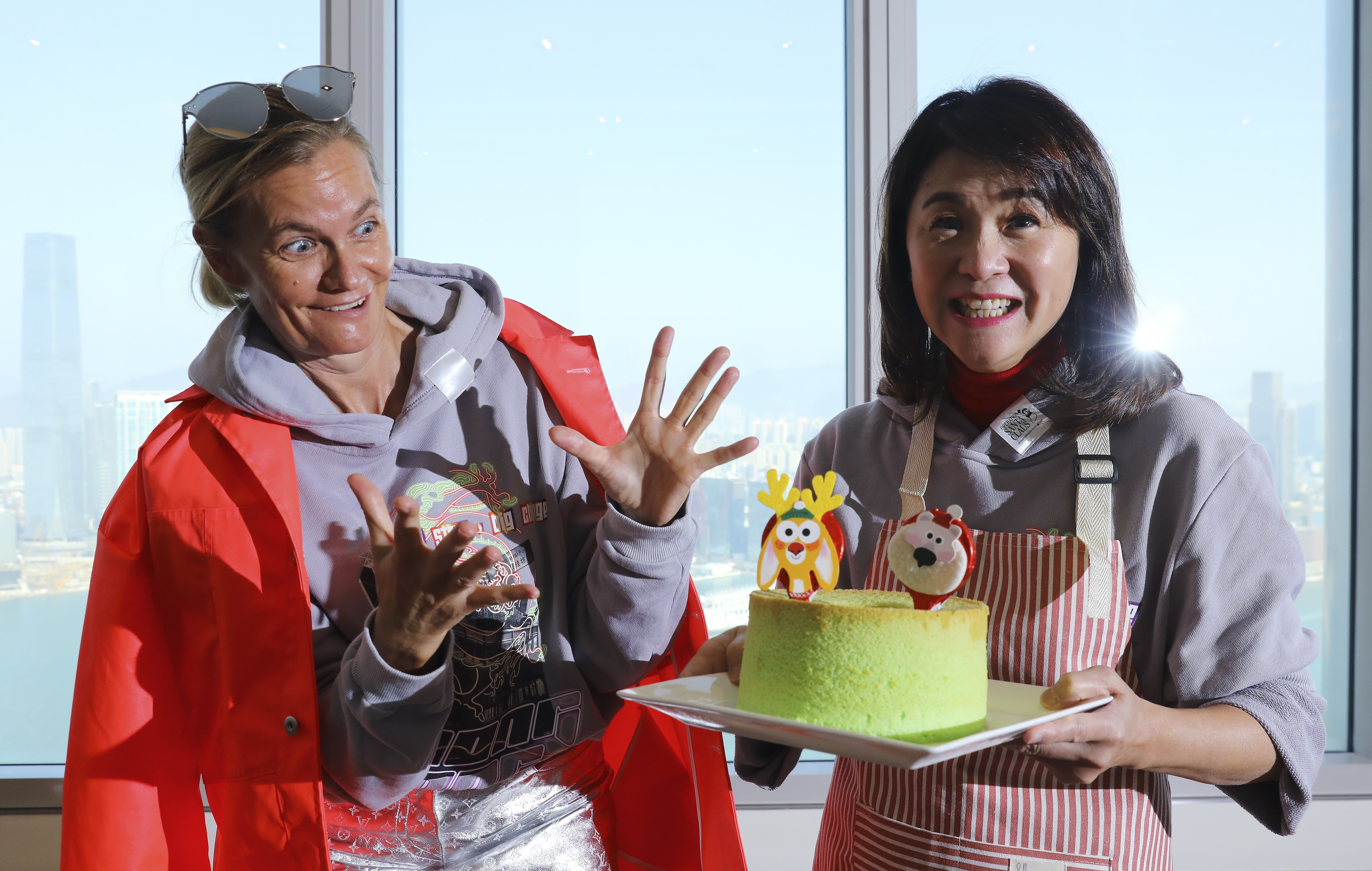 UBS Hong Kong employees Isa Scheunpflug (left) and Amy Lo make a cake to raise funds for Operation Santa Claus. Photo: Dickson Lee