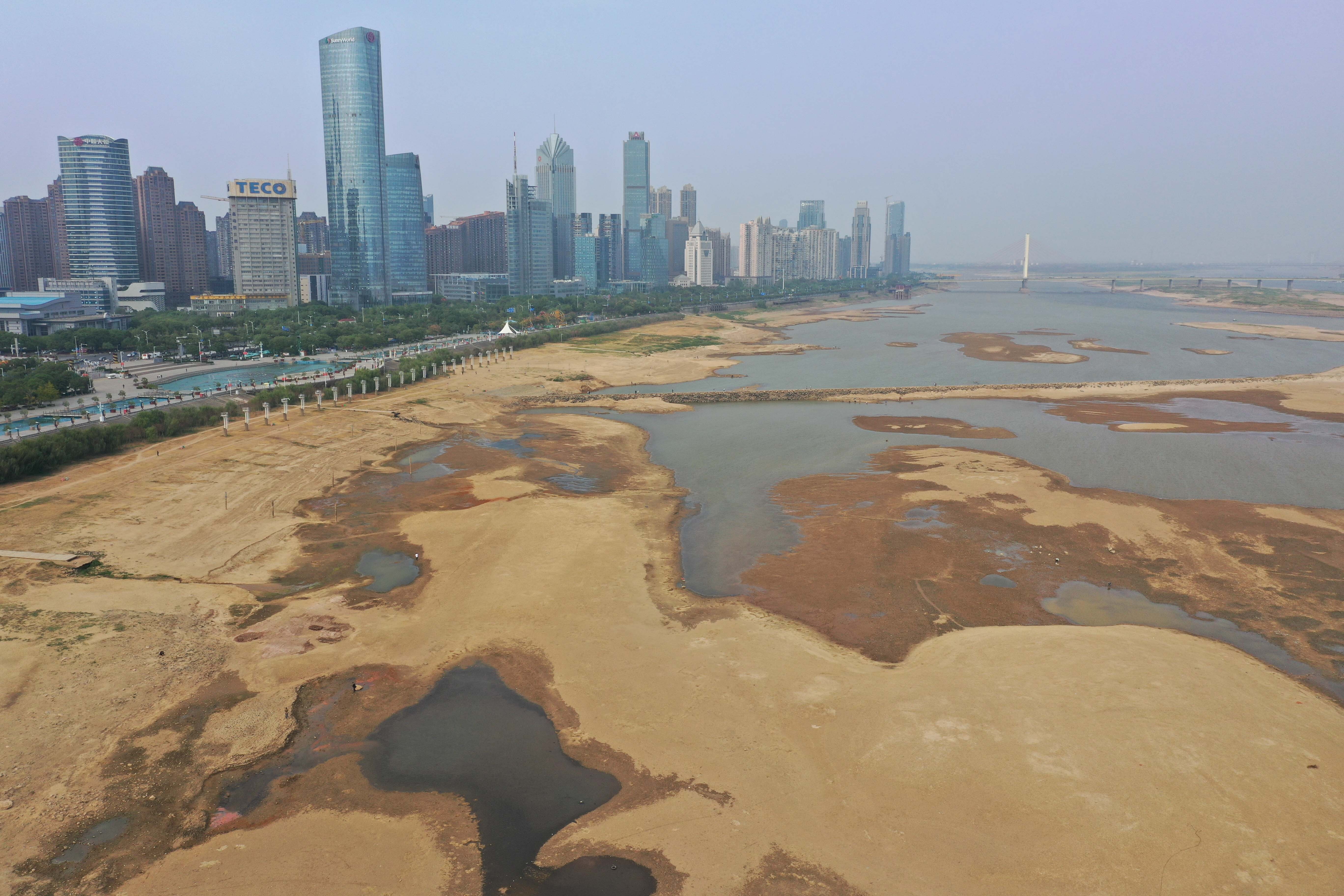 Aerial photo taken on October 14, 2019 shows a shoal of the Ganjiang River, a tributary of the Yangtze River, in Nanchang, capital of east China's Jiangxi province, where an orange alert for drought had been issued. China expects advances in weather modification technology and services to enable improved response to events like drought. Photo: Xinhua