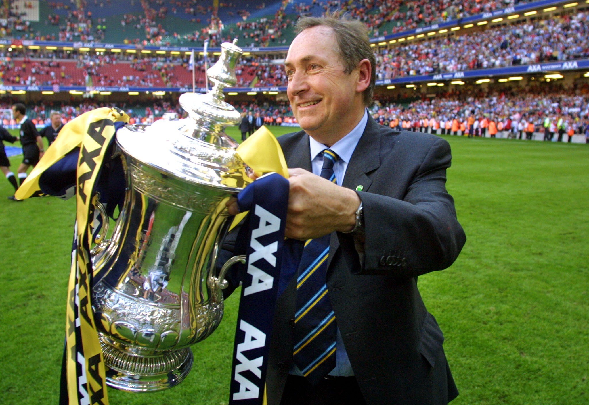 Gerard Houllier with the FA Cup trophy after Liverpool beat Arsenal at the Millennium Stadium in Cardiff in 2001. Photo: AFP