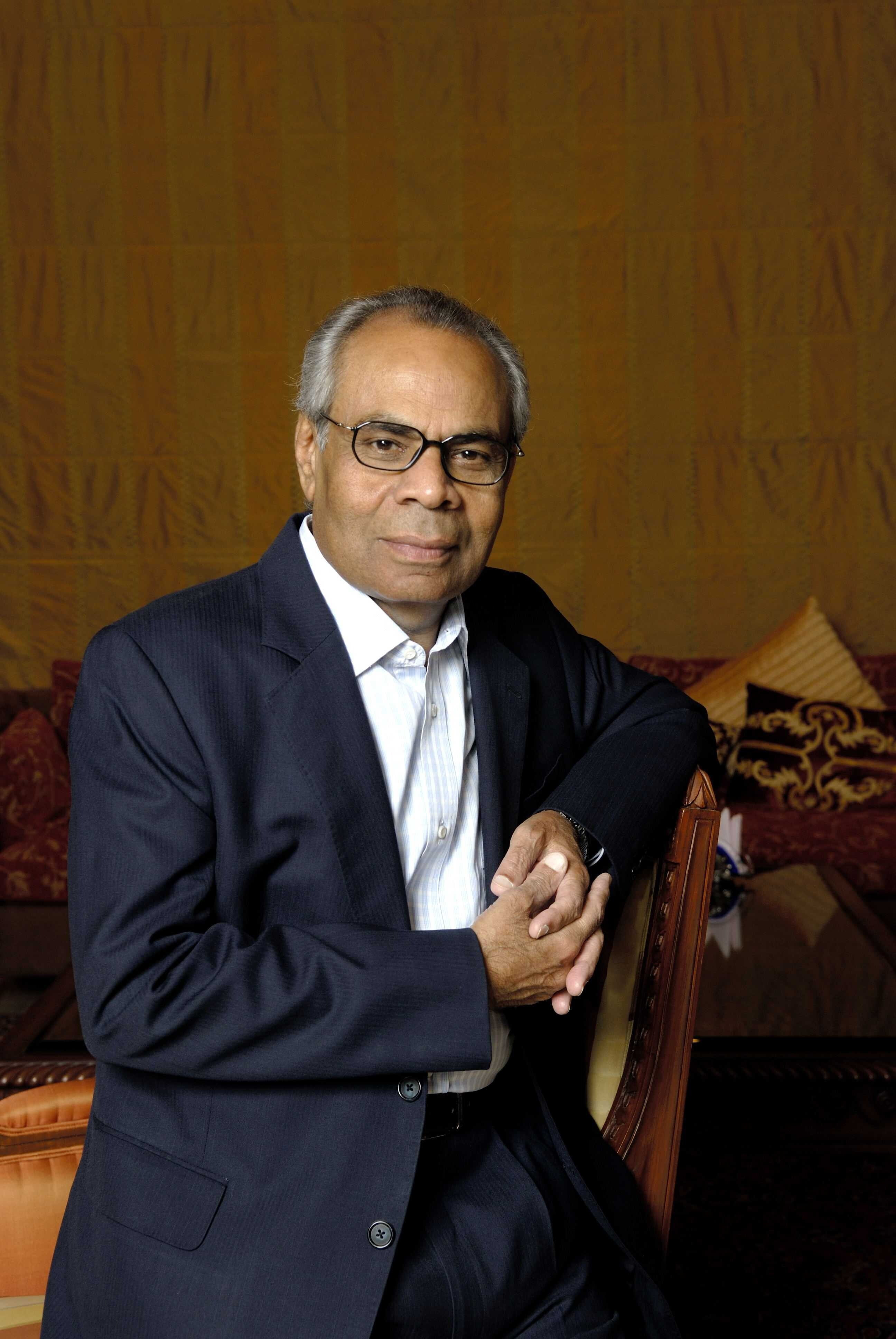 Who is Queen Elizabeth's super-rich neighbour S. P. Hinduja? He's no Mukesh  Ambani, but the Hinduja clan is the second-richest family in the UK – and  still suffers sibling rivalry | South