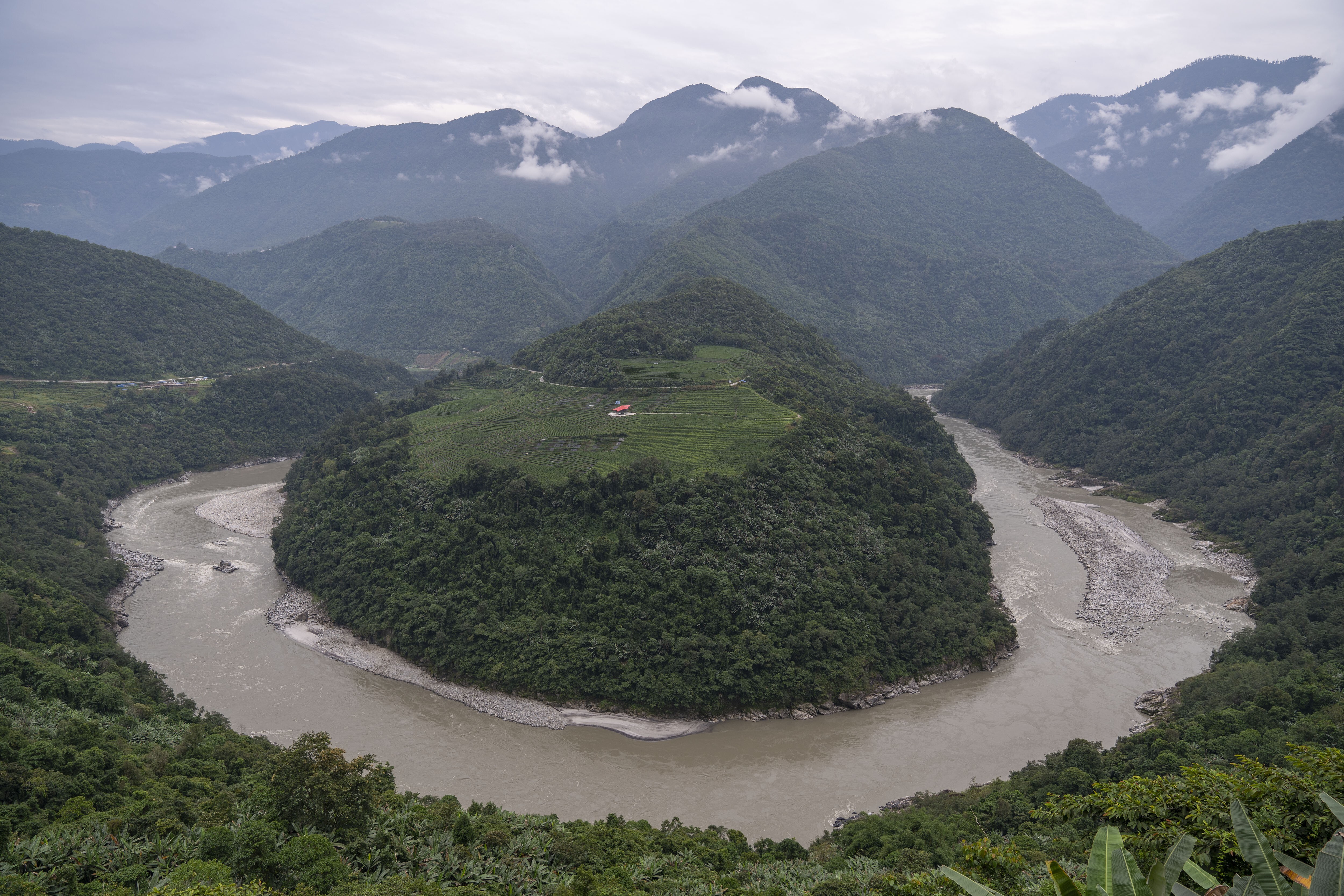 The Yarlung Tsangpo River flows through Tibet before entering India. China’s plans for a dam risk further inflaming tensions with its neighbour. Photo: Xinhua