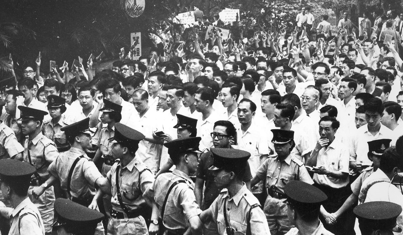 Left-wing protesters confront police on their way to Government House in 1967. Photo: SCMP