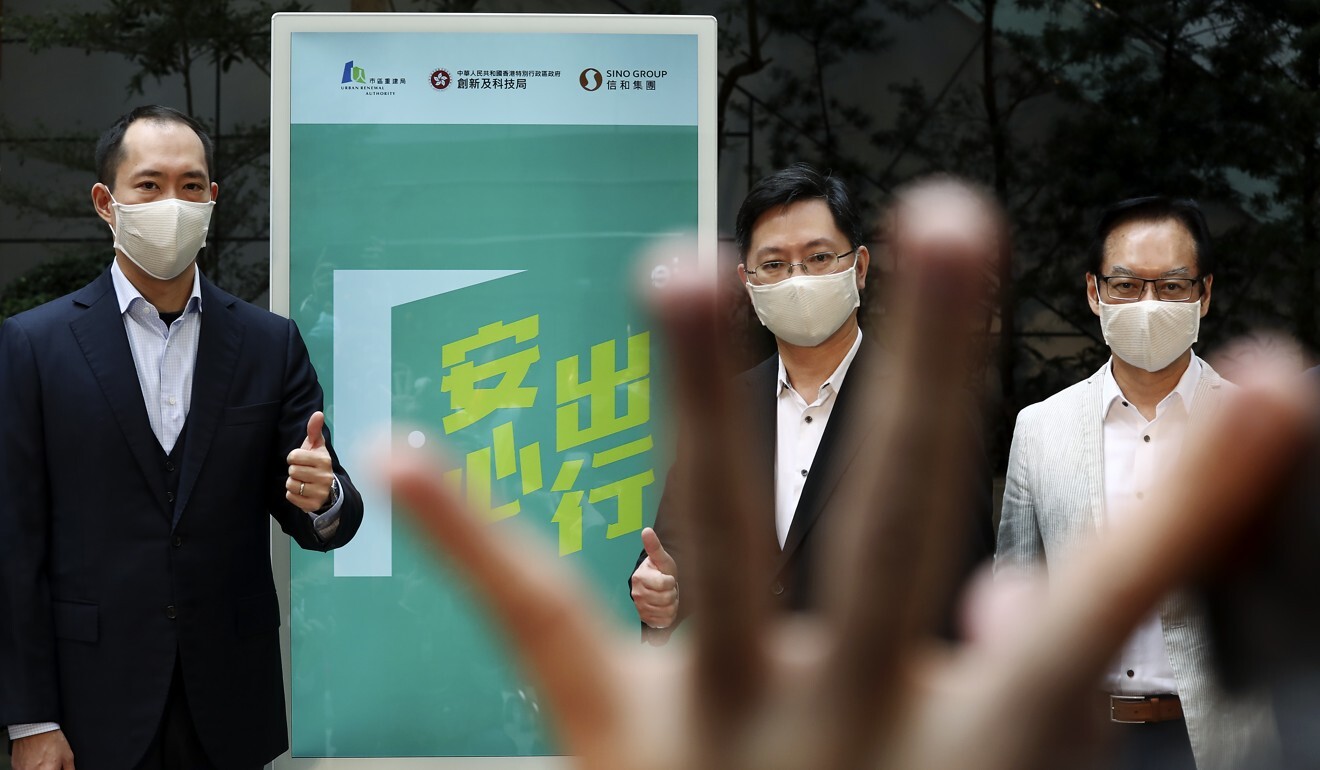 IT chief Alfred Sit (centre) attends an event to promote the ‘Leave Home Safe’ mobile app last month. Photo: Jonathan Wong