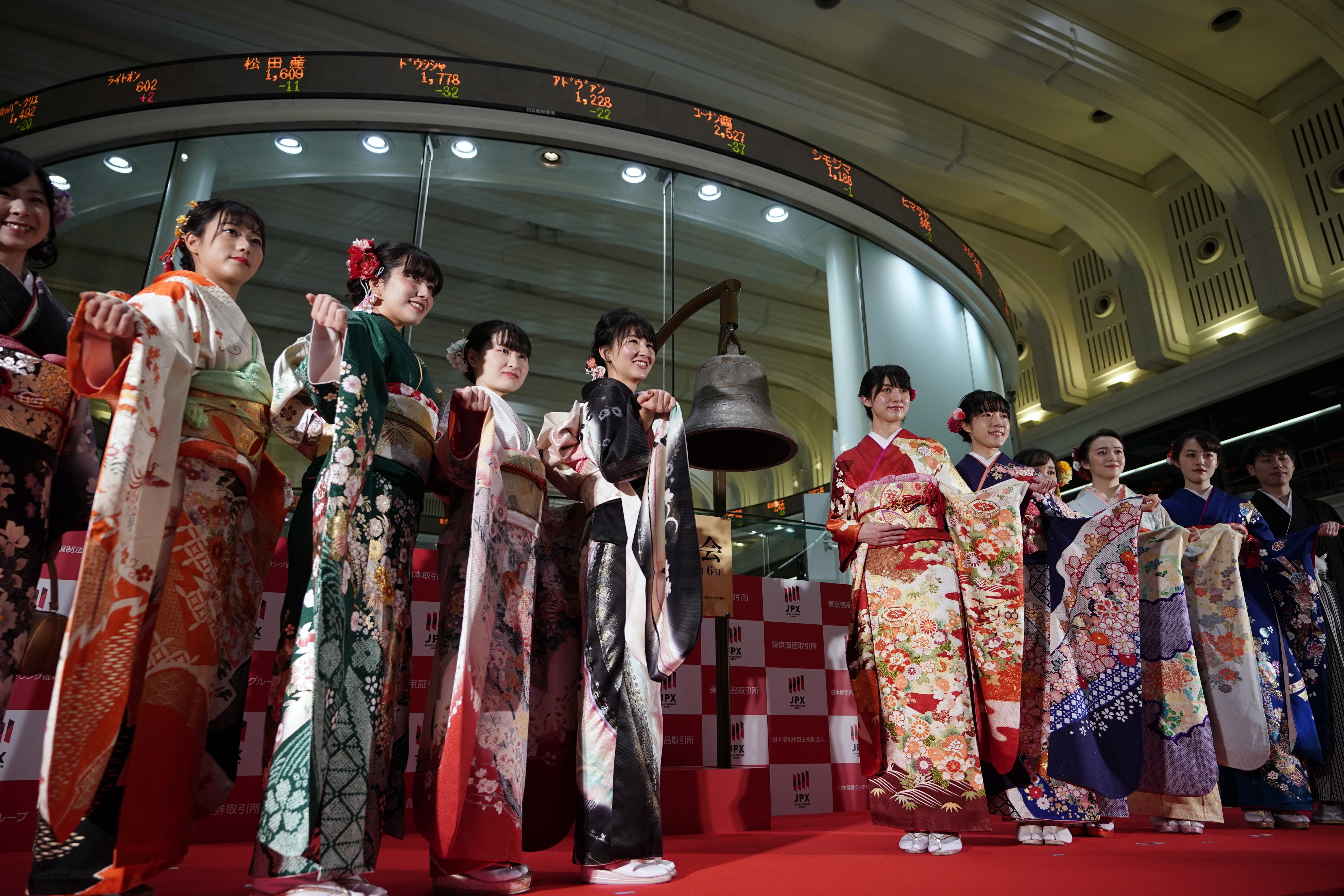 Department stores push <em>yukata</em> as online pandemic party