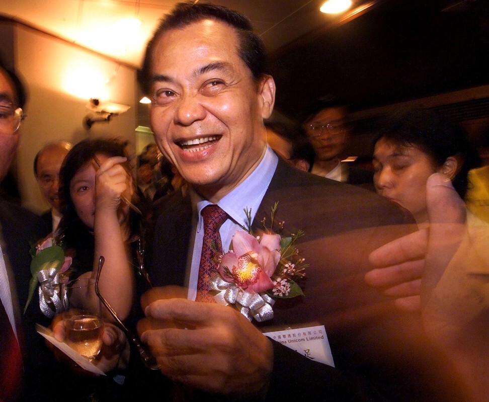 Yang Xianzu, then chairman and chief executive of China Unicom, during the company's listing ceremony on the Hong Kong stock exchange on 22 June 2000. Unicom’s ADSs listed on the New York Stock Exchange at the same time, as foreign investors were keen to grab a slice of China's fast-growing telecommunications market. Photo: AFP