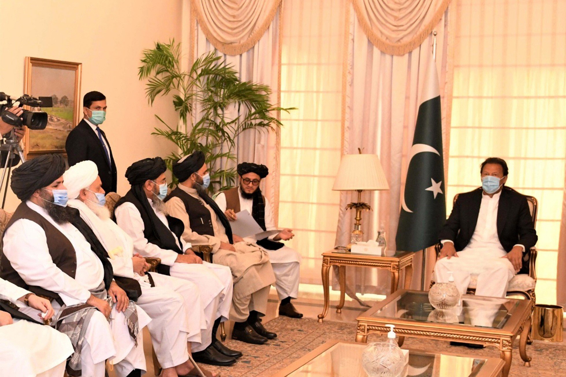A delegation of Afghan Taliban meets Pakistani Prime Minister Imran Khan (right) in Islamabad on December 18. Khan has urged US President-elect Joe Biden to follow his predecessor’s example in handling Afghanistan. Photo: EPA-EFE