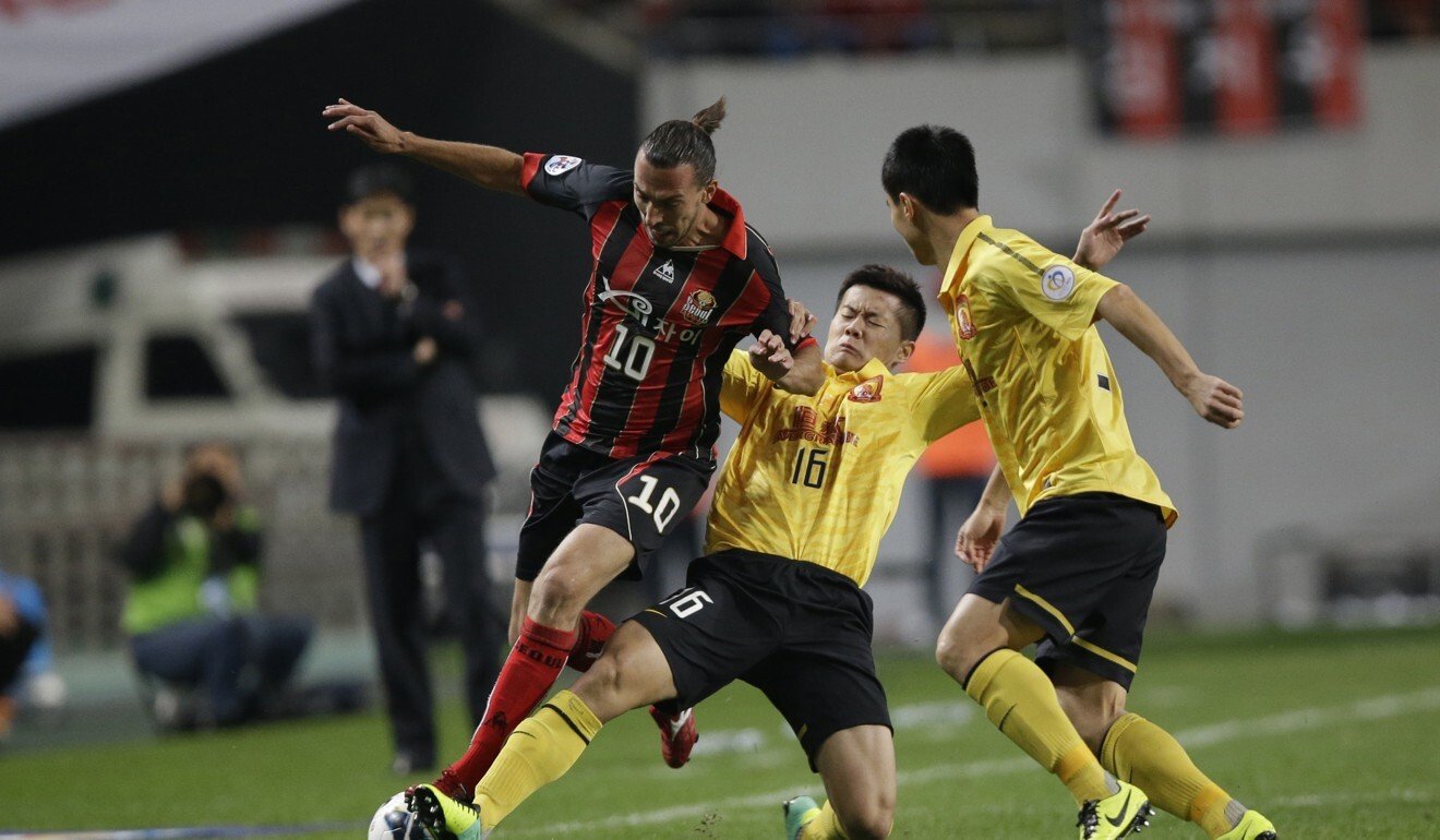 Dejan Damjanovic, second left, of China's Beijing Guoan FC