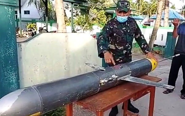 The UUV found in South Sulawesi was 225cm long, had a wingspan of 50cm and had a trailing antenna. Photo: Twitter@Jatosint
