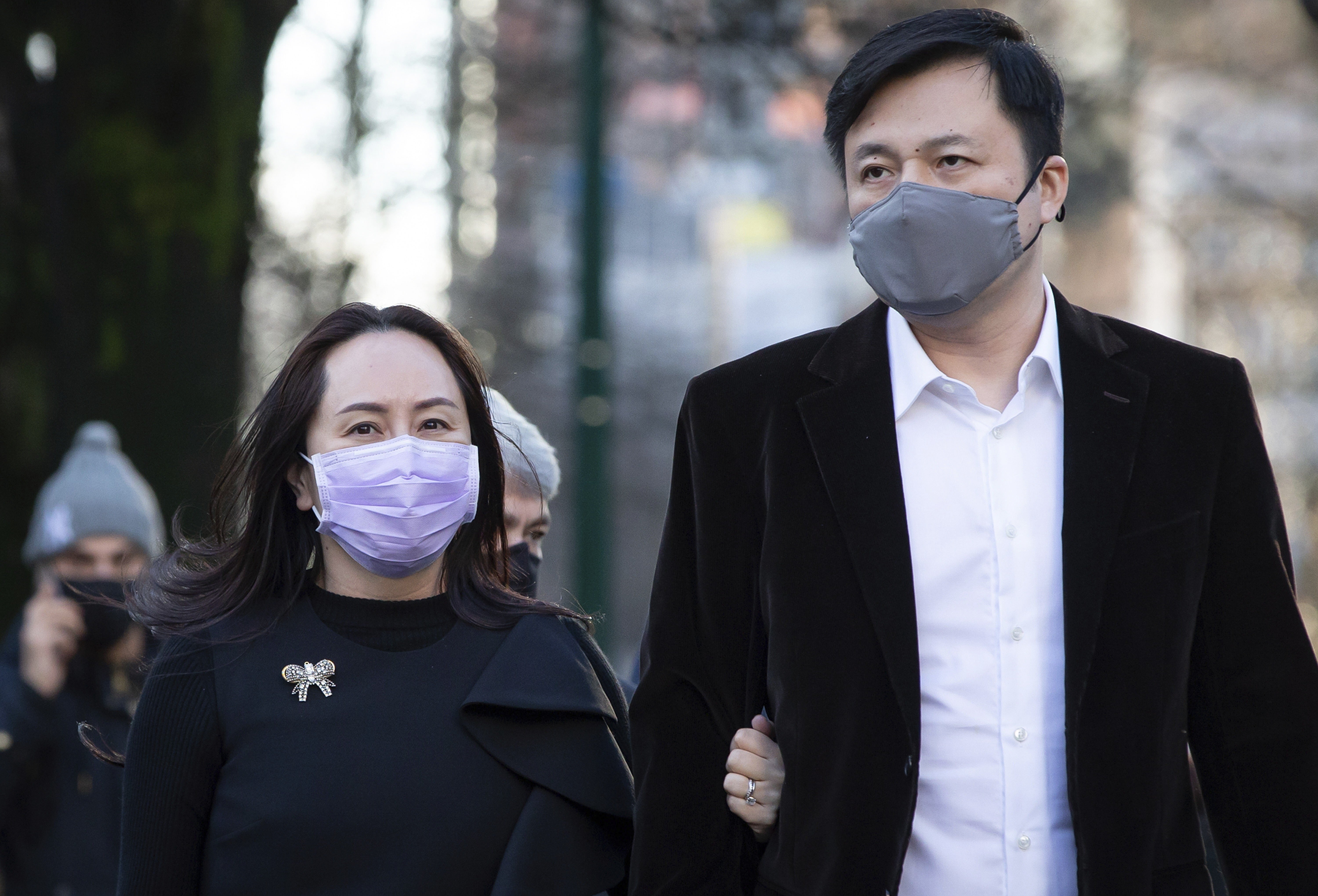 Meng Wanzhou and her husband, Liu Xiaozong, during a break from a court hearing in Vancouver, British Columbia, on December 9, 2020. Photo: AP