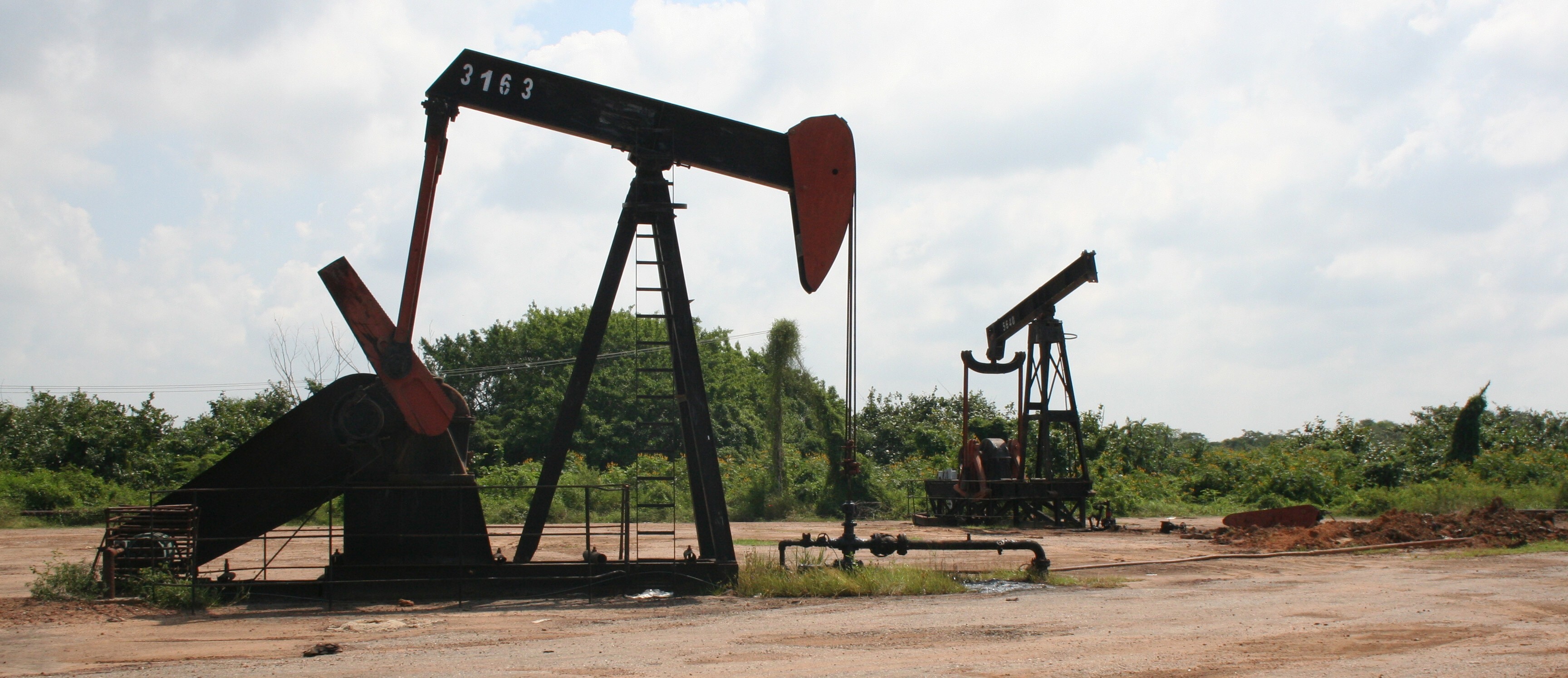 Oil pumps are seen in western Zulia state, Venezuela. Photo: AP