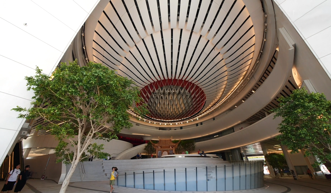 Xiqu Centre is dedicated to traditional Chinese opera yet designed in a modern style, with an exterior that resembles a traditional Chinese lantern from above.