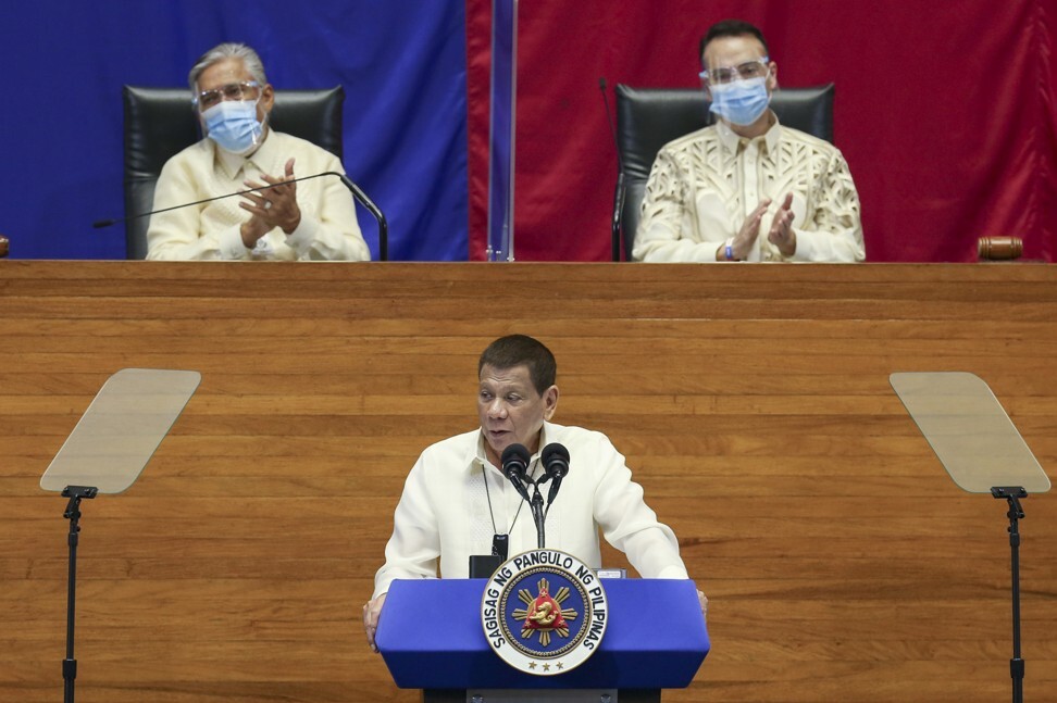 Senate President Vicente Sotto III, upper left, rebuked Congressman Alfredo Garbin Jnr for suggesting the House was already “sitting as a constituent assembly”. Photo: AP