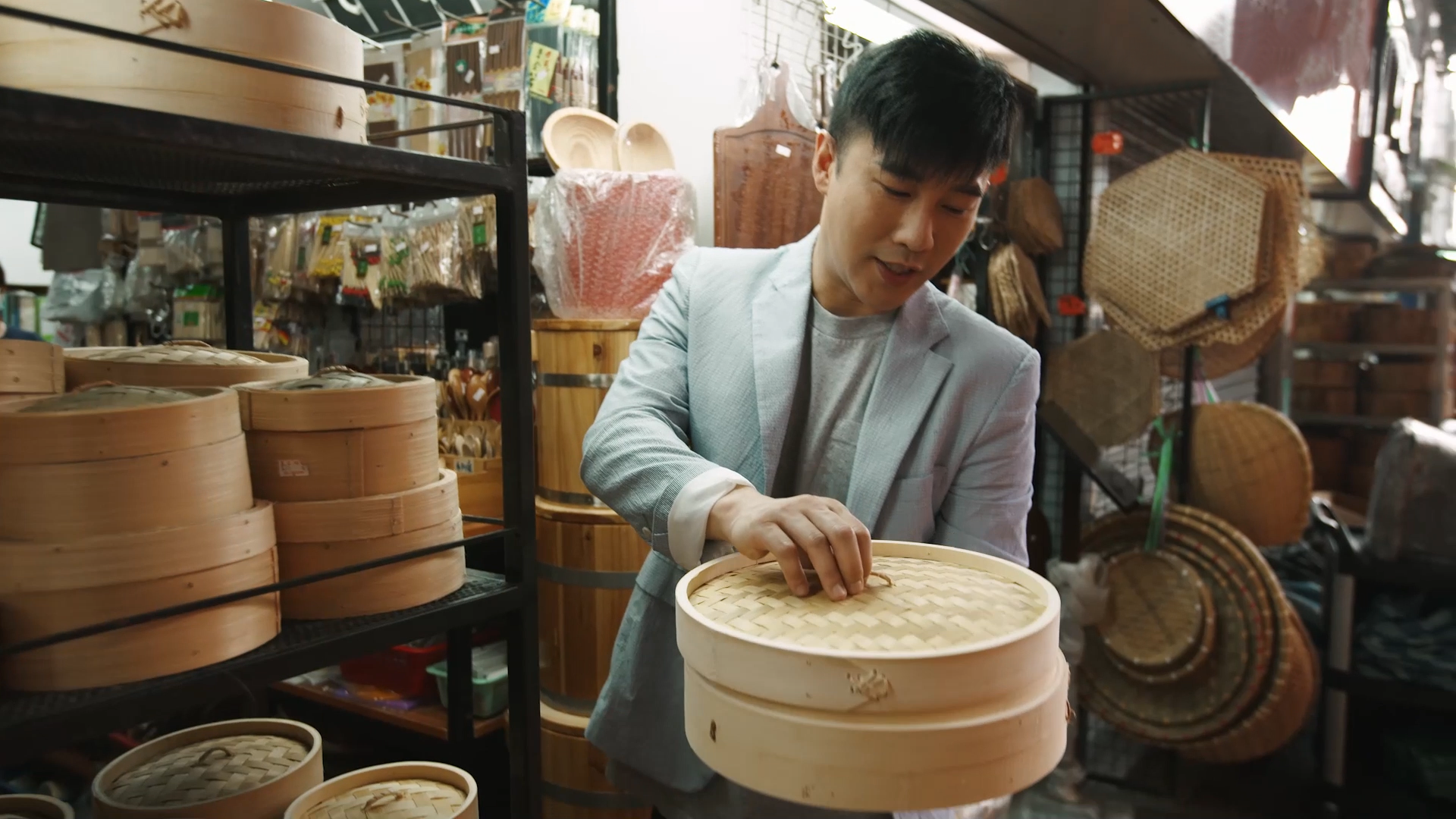 Renowned Hong Kong magician Louis Yan features bamboo steamers (above) and other items associated with the city’s traditional meal of dim sum – assorted steamed or fried savoury dumplings – in his performances.