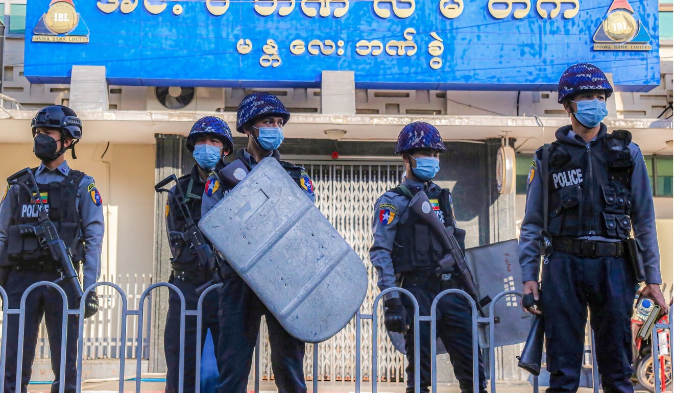 Myanmar police guard a market area following rumours of a strike. Photo: SOPA Images via ZUMA Wire/ DPA