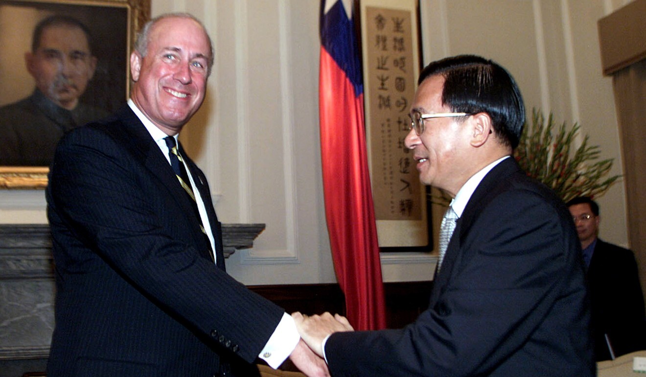 Taiwan's President Chen Shui-bian, right, shakes hands with Douglas Paal pictured with former Taiwanese president Chen Shui-bian in Taipei in 2002. Photo: AP