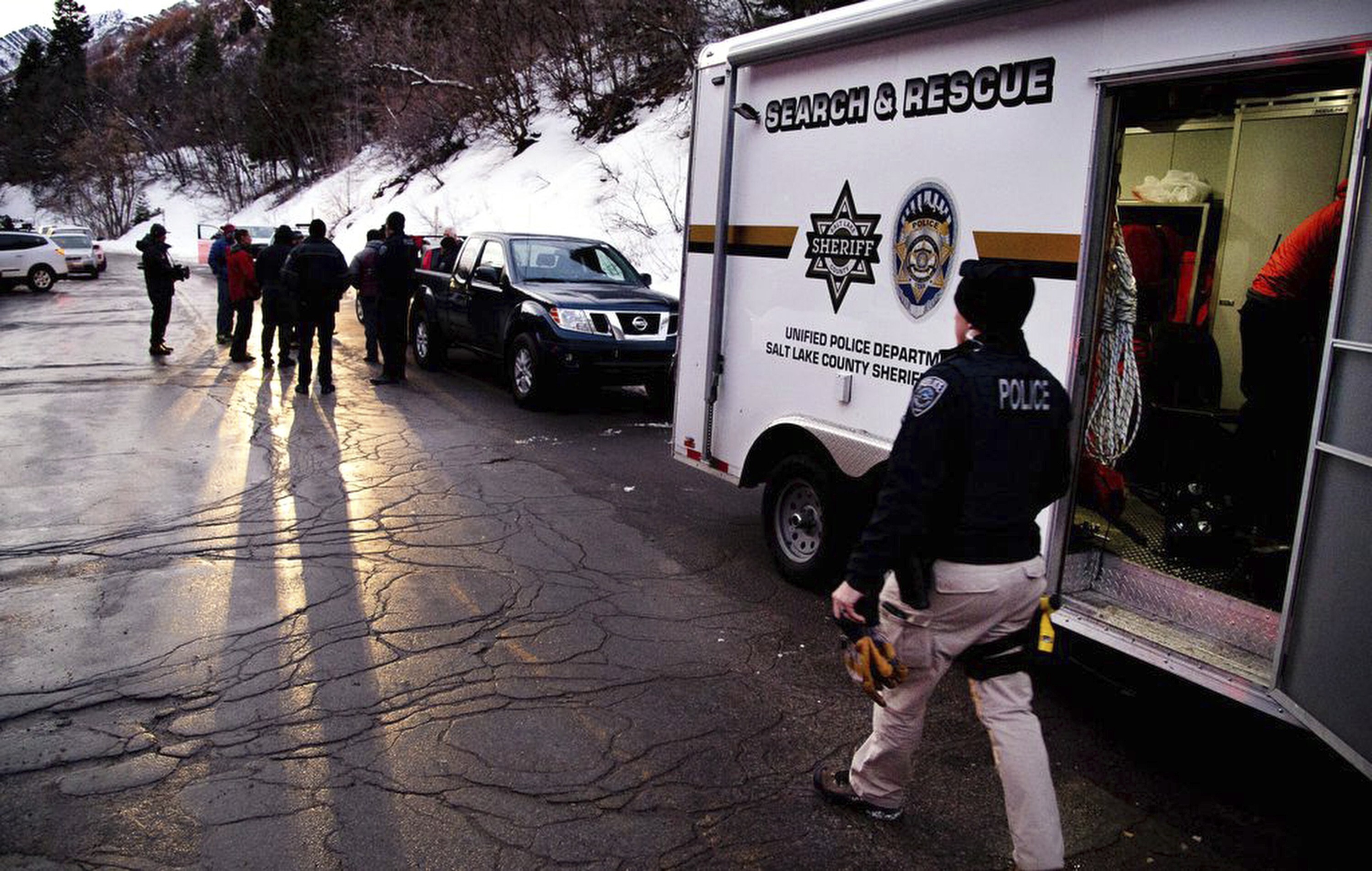 Salt Lake County Sheriff Search and Rescue crews respond to the top of Millcreek Canyon where four skiers died in an avalanche on Saturday. Photo: The Salt Lake Tribune via AP