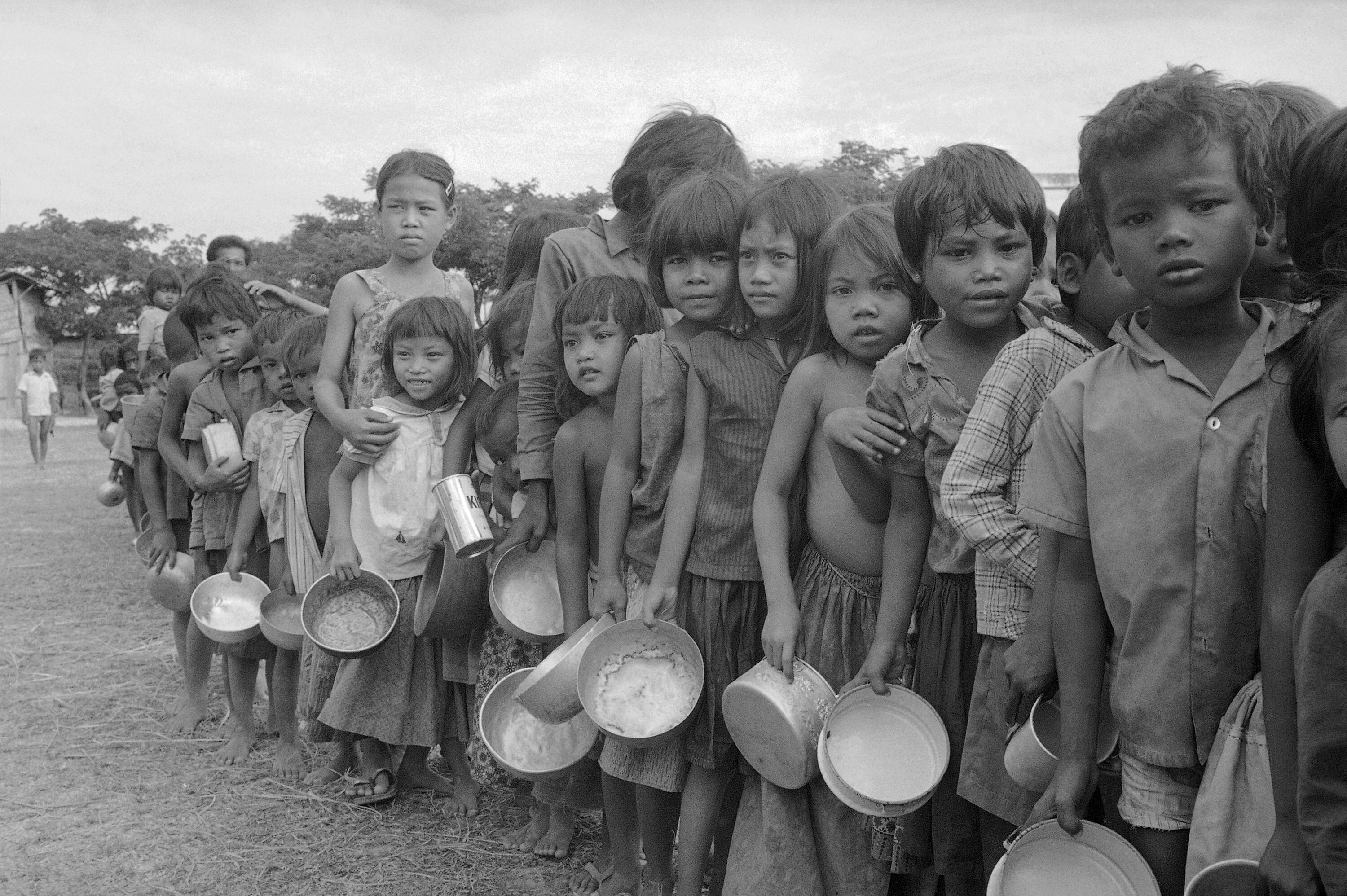 Cambodian refugee children wait their turn at a relief organisation feeding station northwest of Phnom Penh in this January 1975 file photo. Photo: AP
