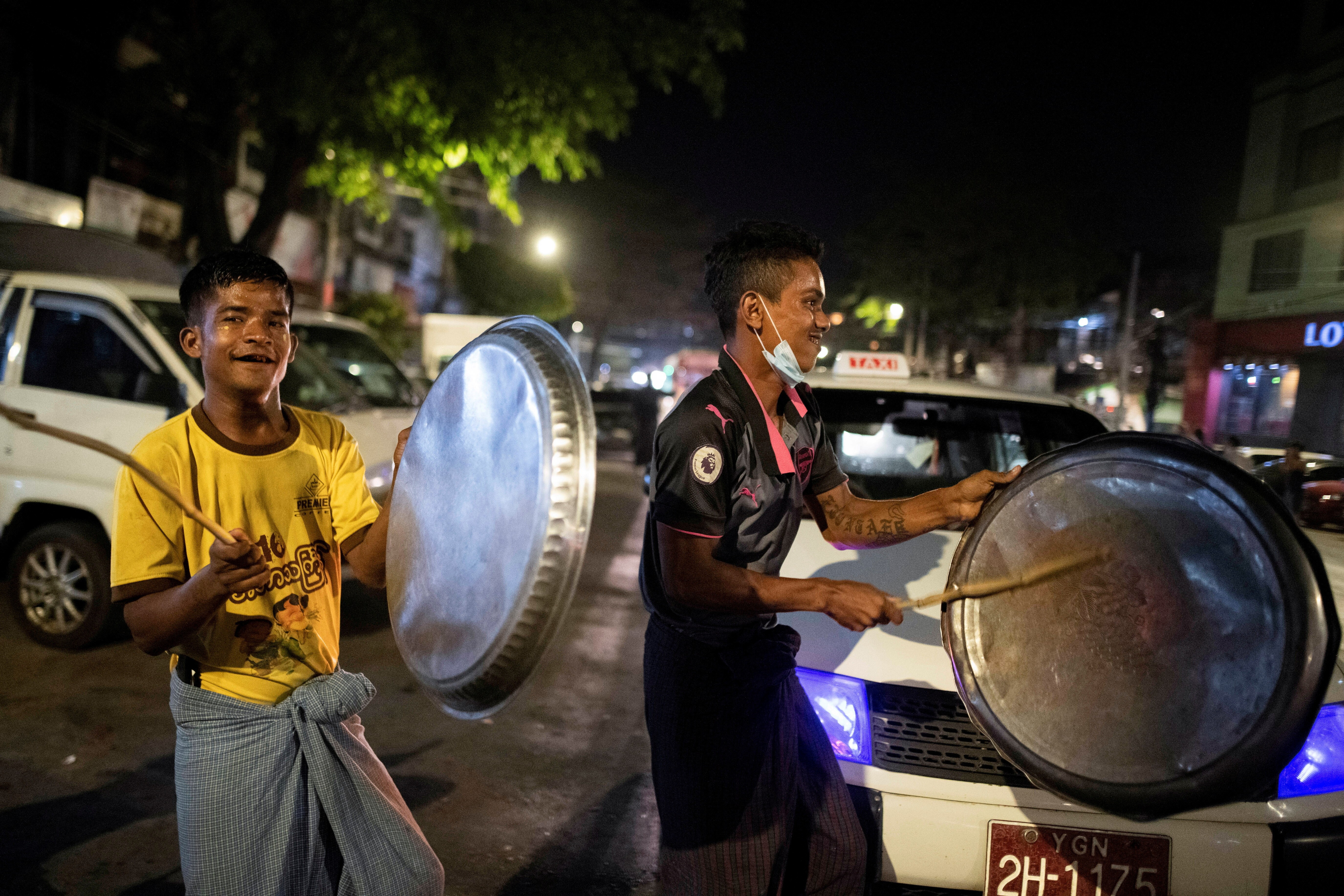 People in Yangon hit pots during a night protest against the military coup on February 4, 2021. Photo: Reuters