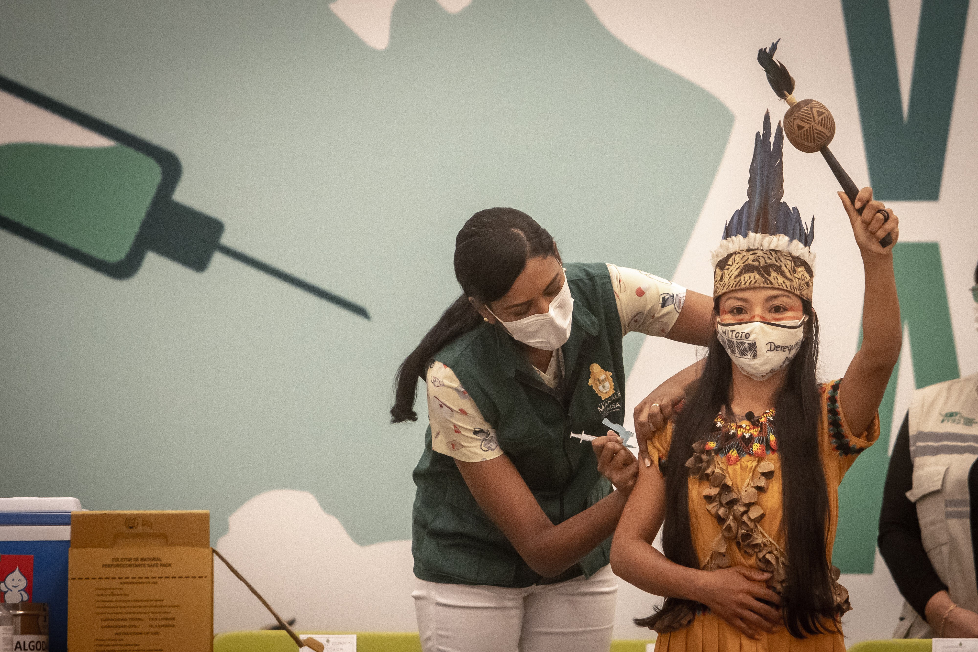 A member of the Witoto indigenous tribe receives the Sinovac coronavirus vaccine in Manaus, Brazil, on January 18, 2021. Photo: Bloomberg