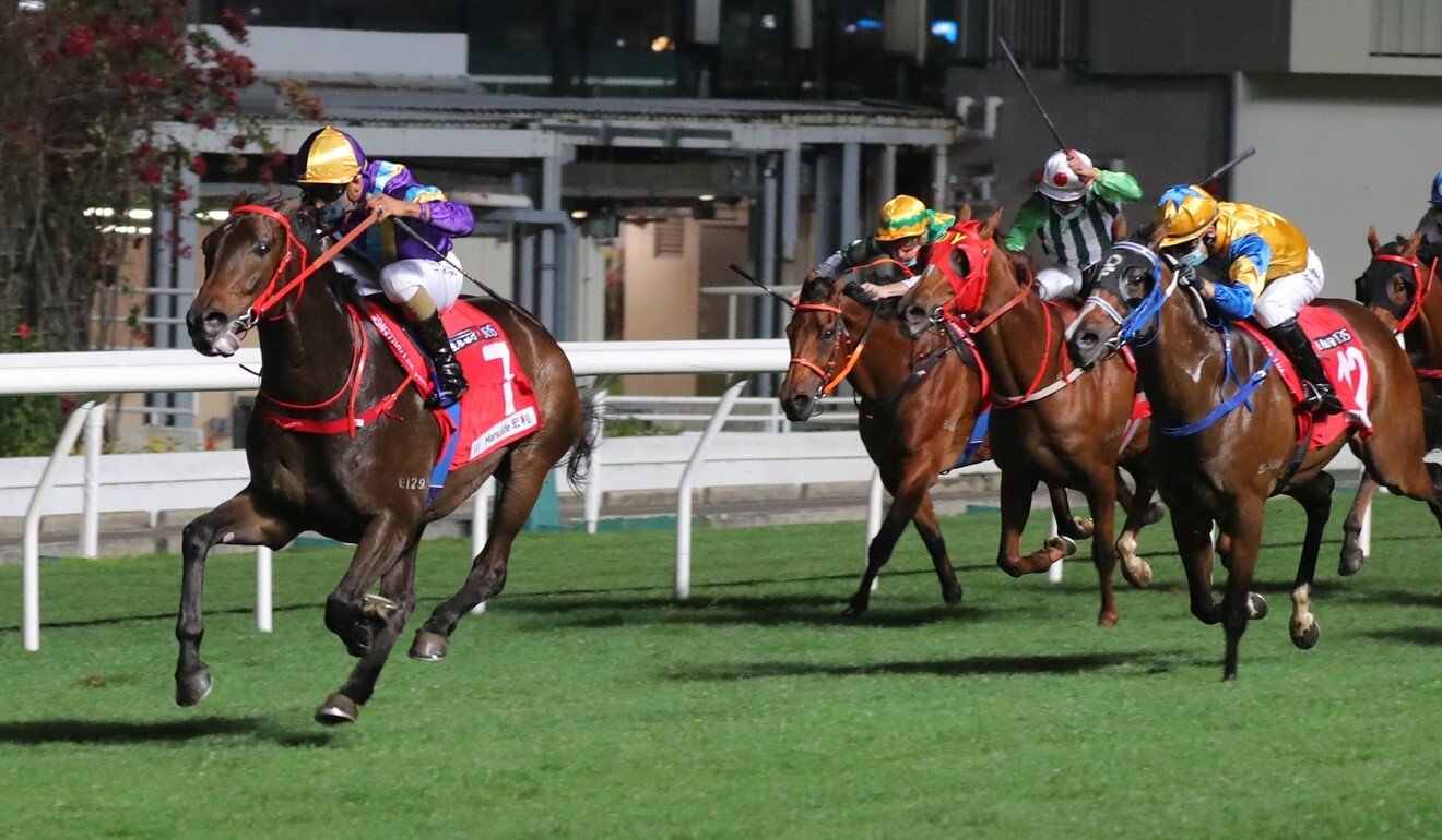 Charity Fun gaps his rivals to salute at Happy Valley.
