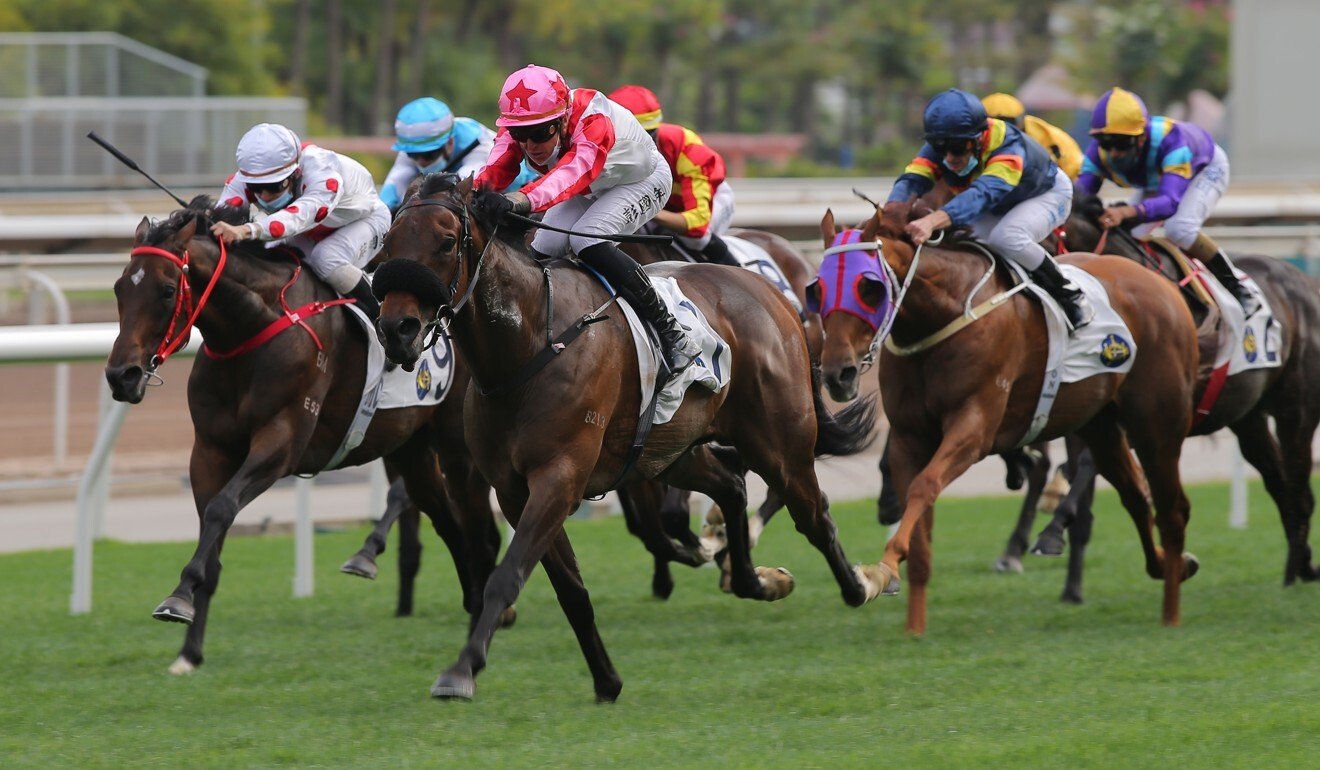 Vincy dashes clear under Tony Piccone to win for the first time in Hong Kong.