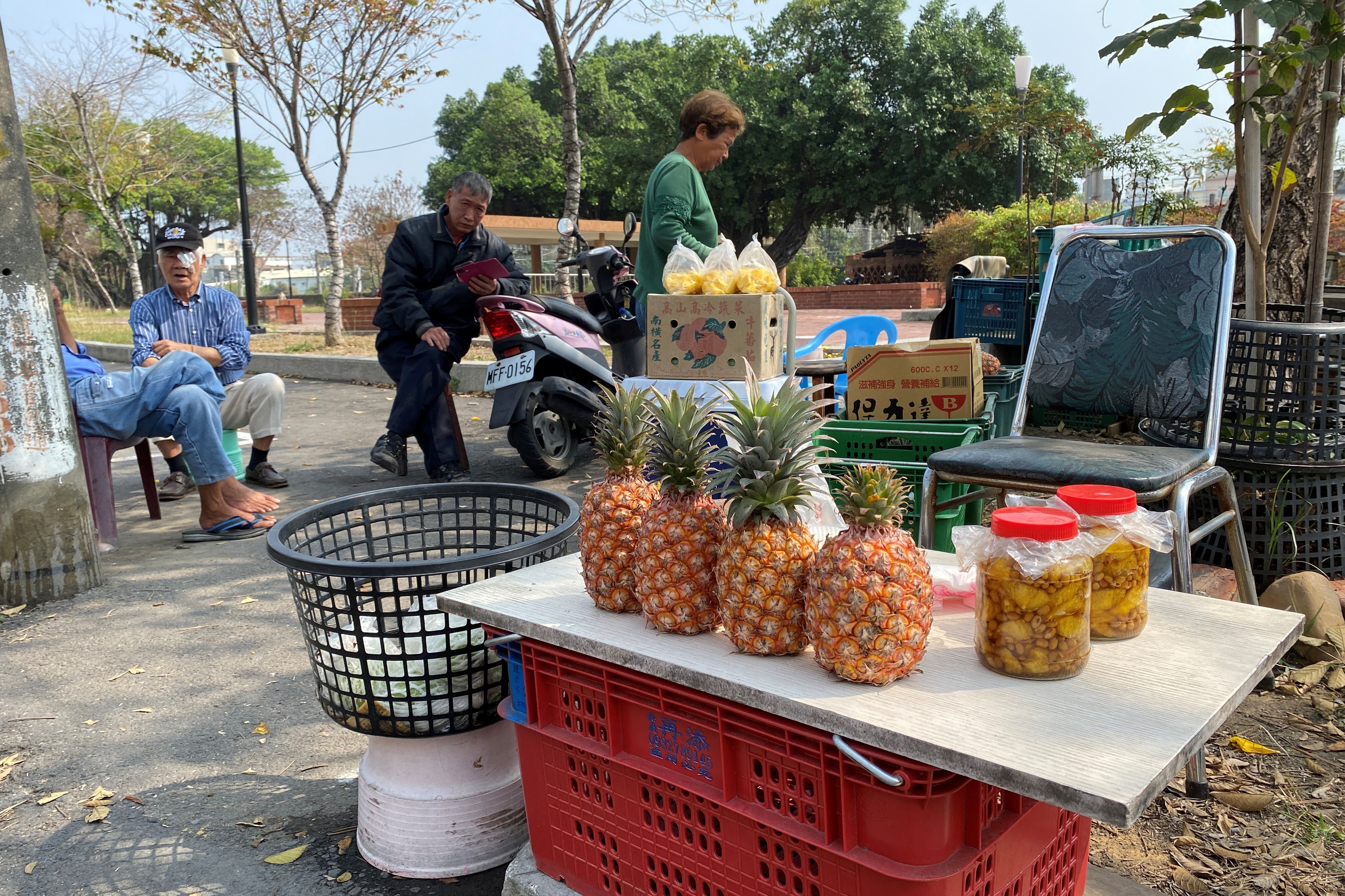 Farmers sell pineapples at a stall by the road in Kaohsiung, Taiwan, on February 27, 2021. Photo: Reuters