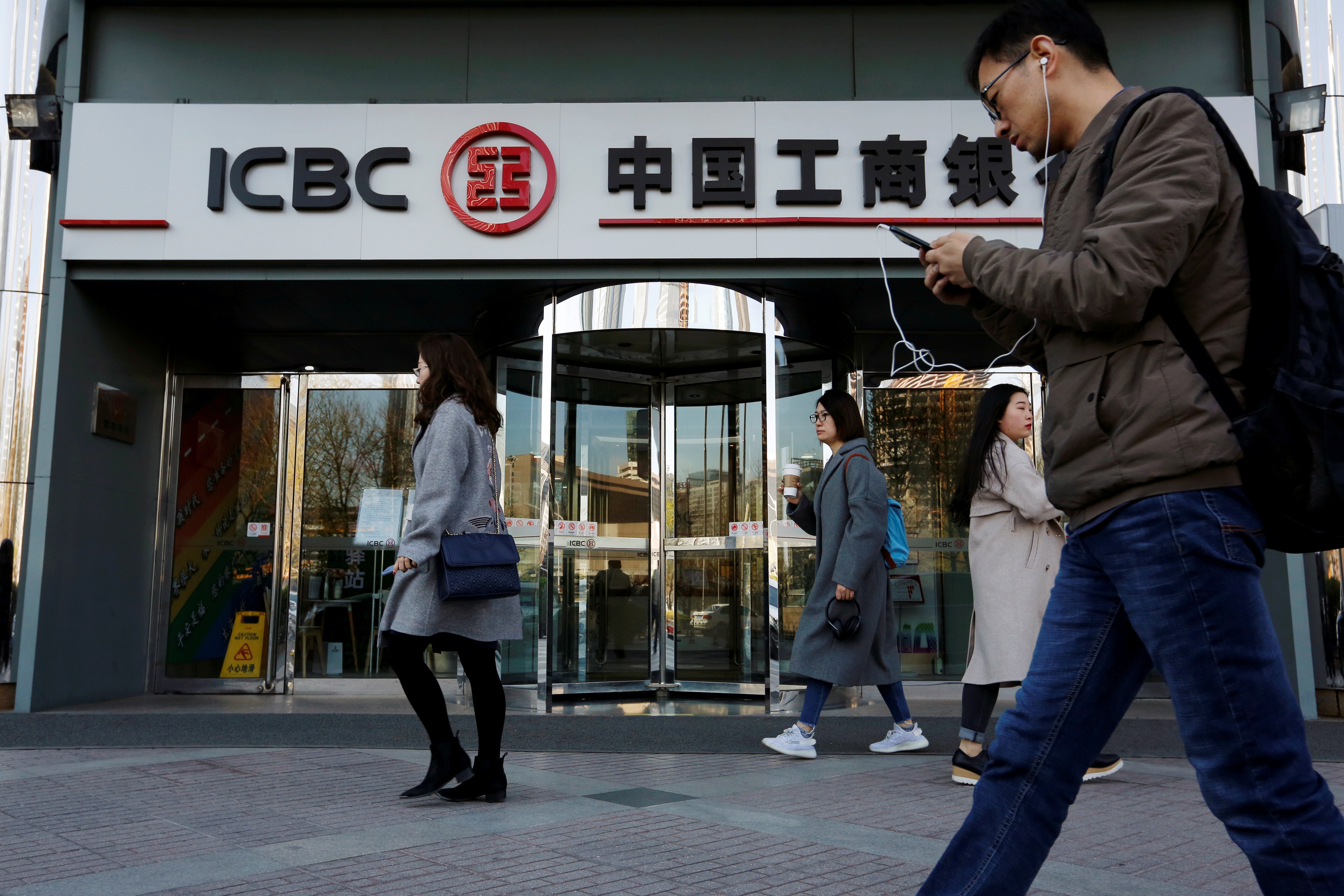 Chinese banks had a record high of 3.02 trillion yuan in non-performing assets in 2020, government data shows. Photo: Reuters