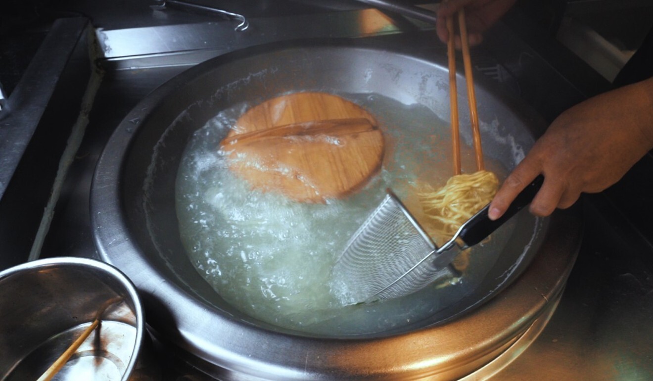 In Zhenjiang, noodles are cooked with a lid floating in the water. Photo: Goldthread