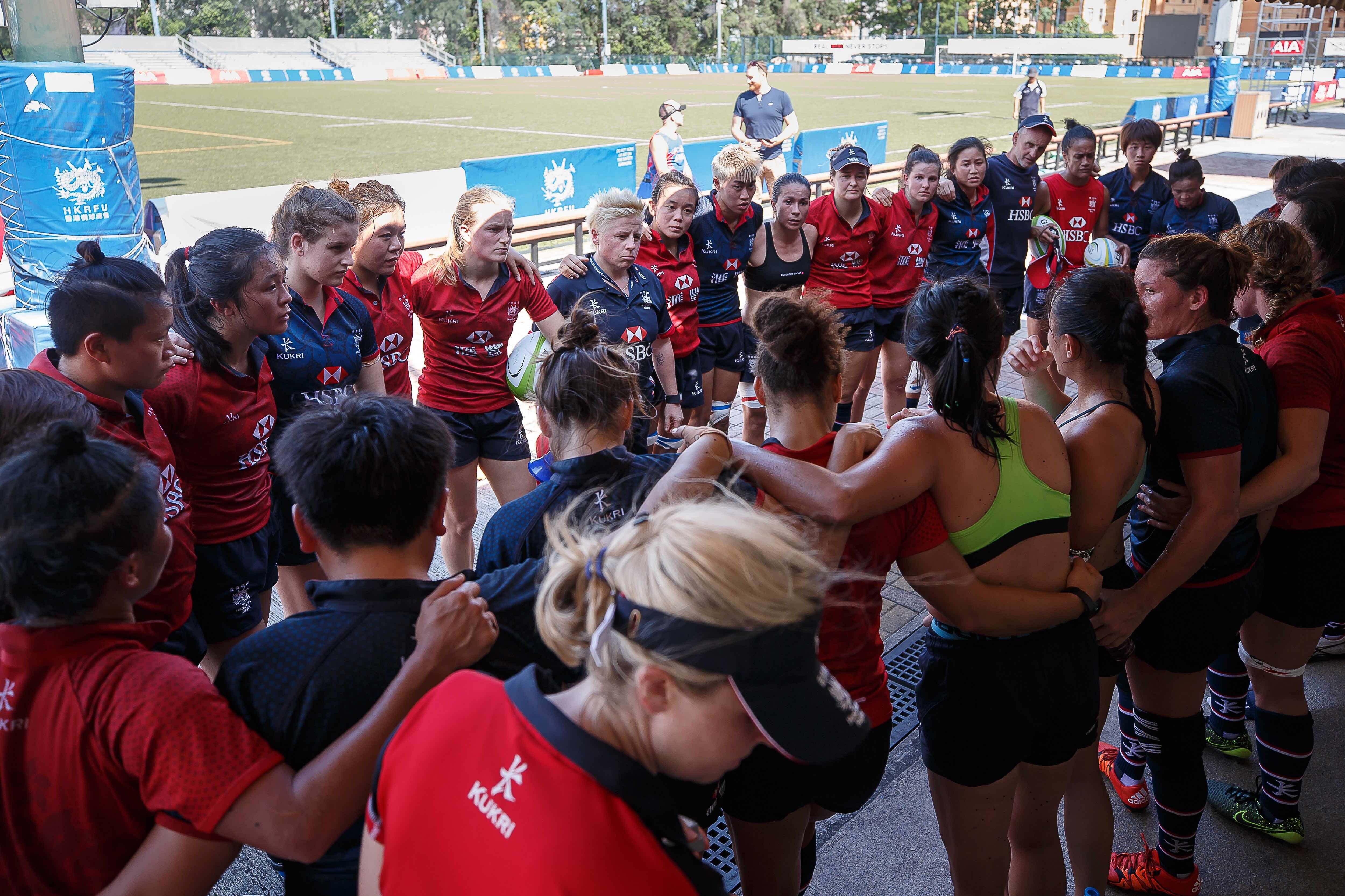 Hong Kong women’s 15s head coach Jo Hull addresses her squad at a Rugby World Cup qualifier at the Asia Rugby Championships in Hong Kong in 2017. Photo: Handout