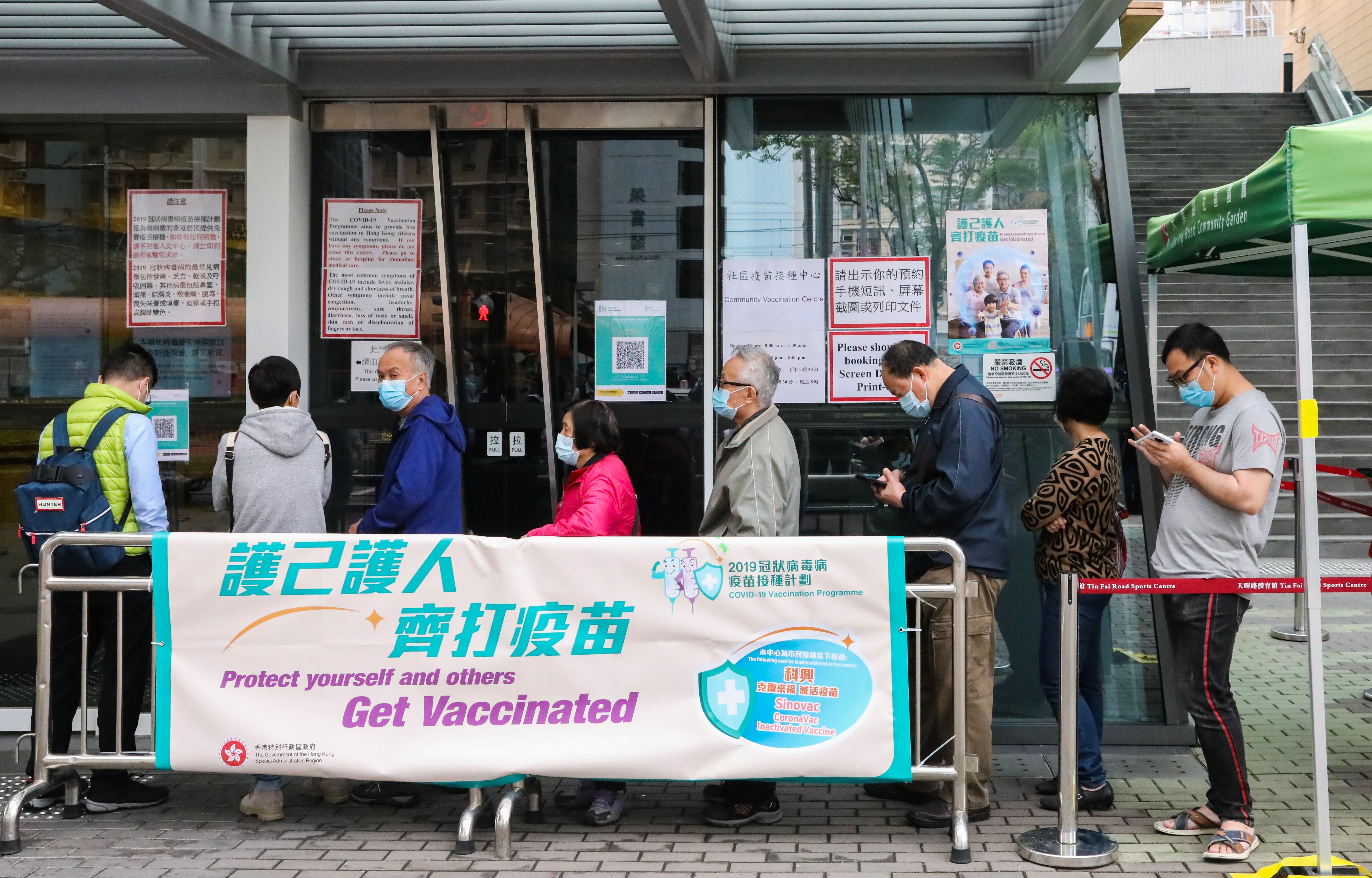 People queue up outside a vaccination centre in Tin Shui Wai on Monday. Photo: K. Y. Cheng