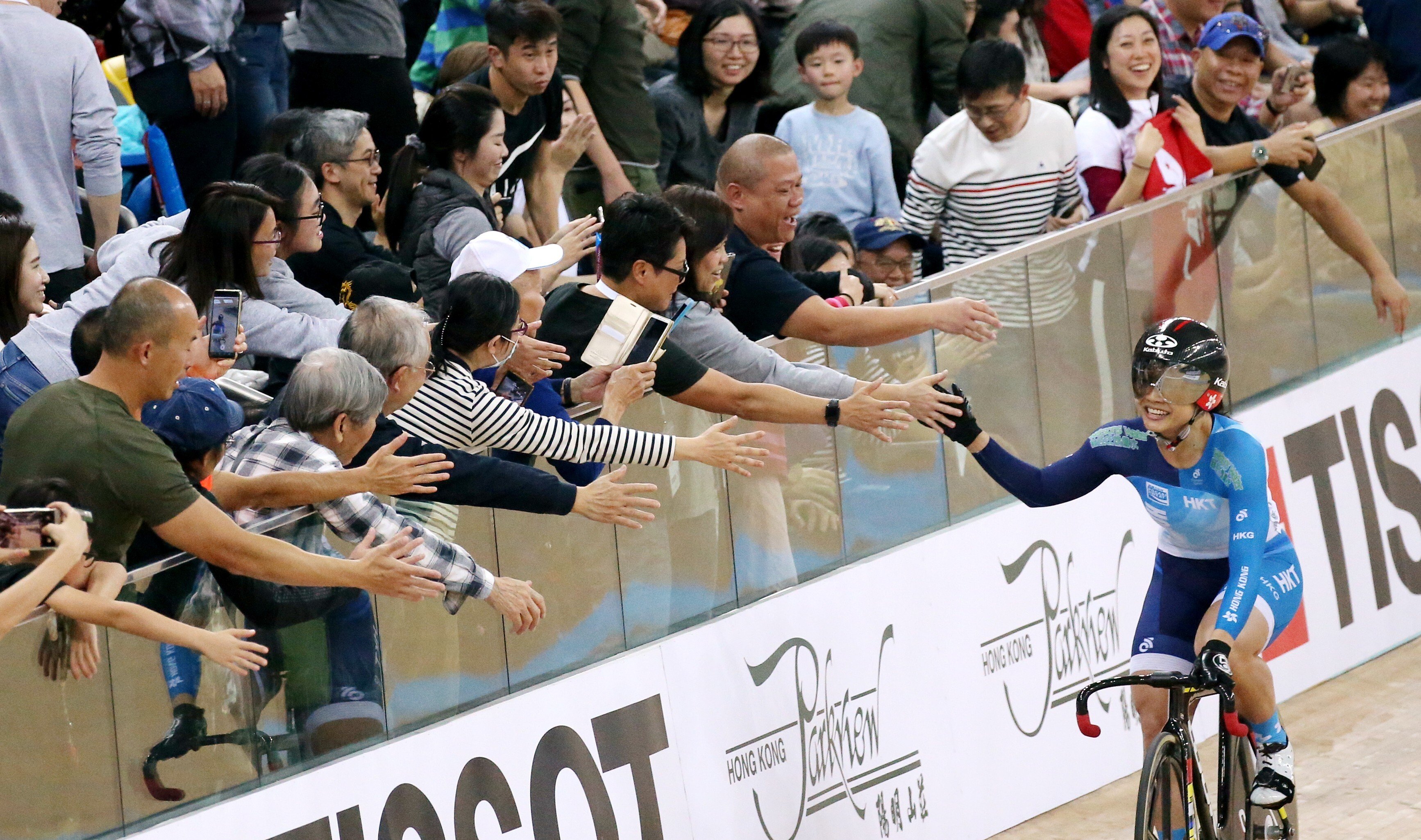 Sarah Lee greets home fans while competing in the 2019 World Cup series at the Hong Kong Velodrome in Tseung Kwan O. Photo: Felix Wong