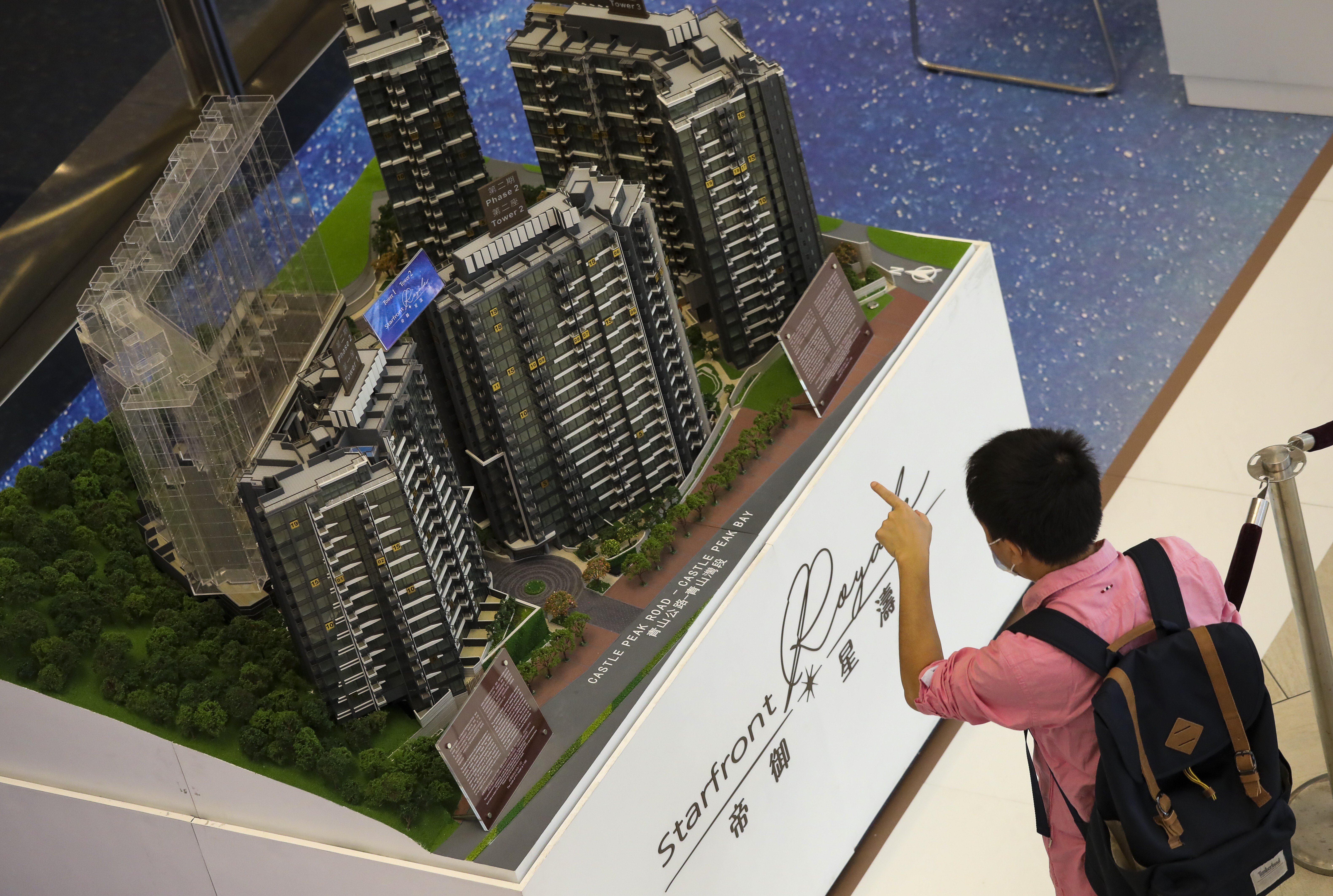 A potential buyer looks at a model of Starfront Royale at a sales office in Tsim Sha Tsui on November 1, 2020. Photo: K.Y. Cheng