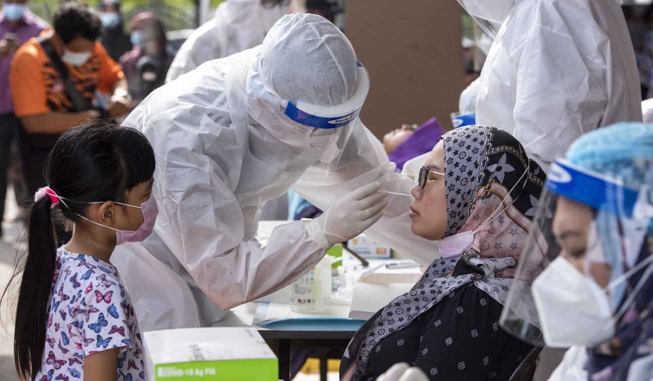 Coronavirus Singapore to test thousands as unlinked infections rise